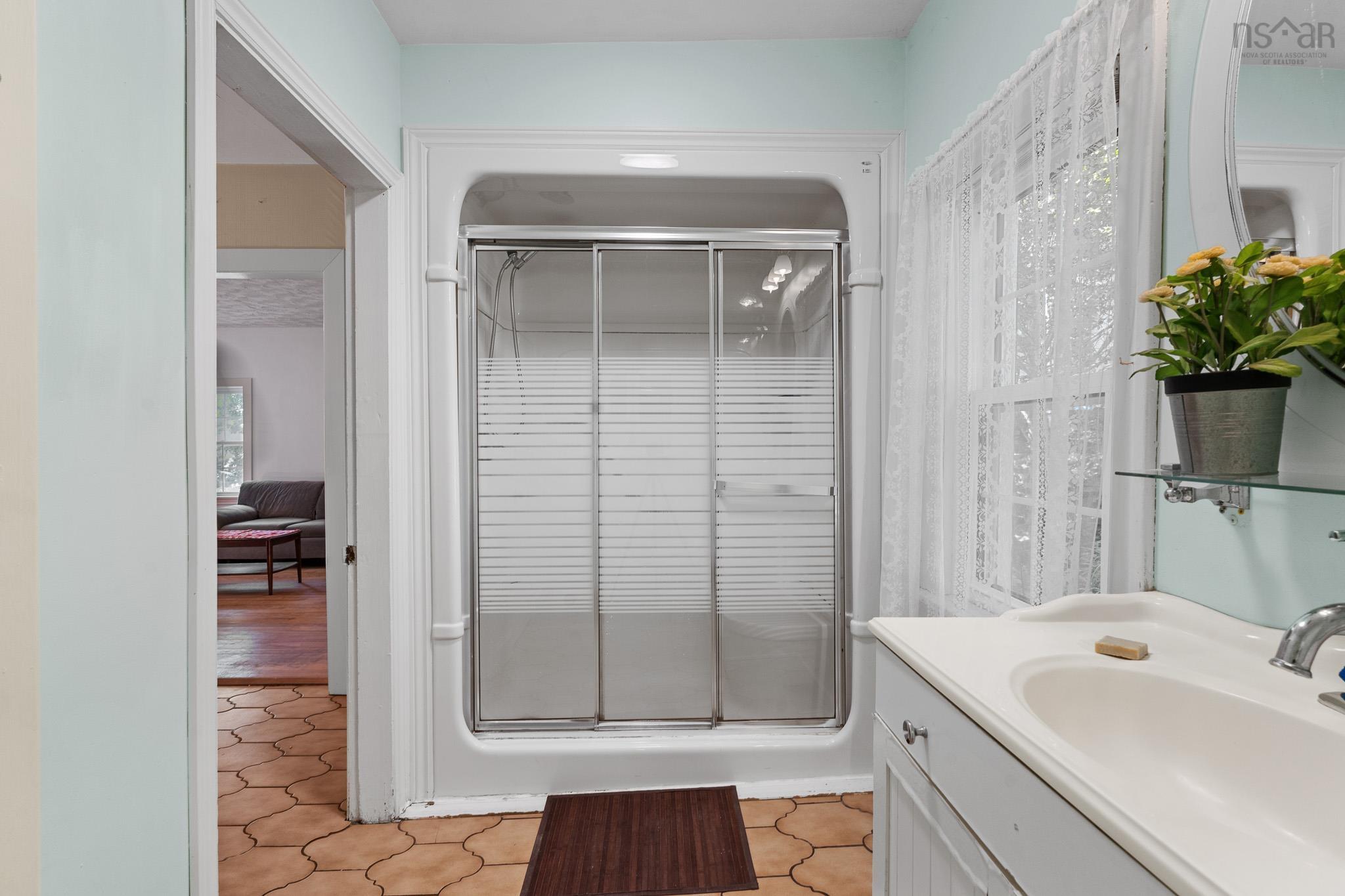 8 Emmerson Street photo #19