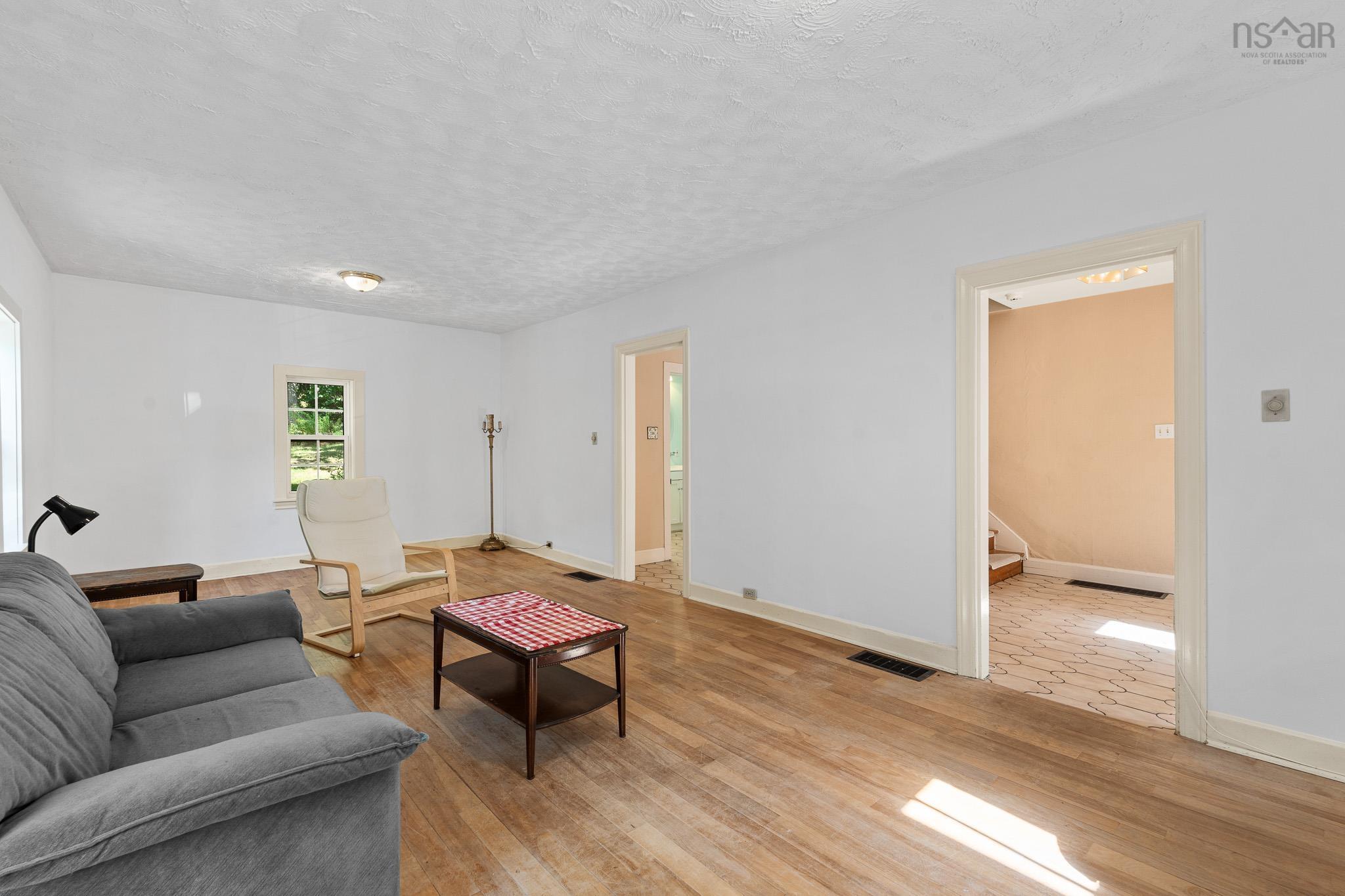 8 Emmerson Street photo #21