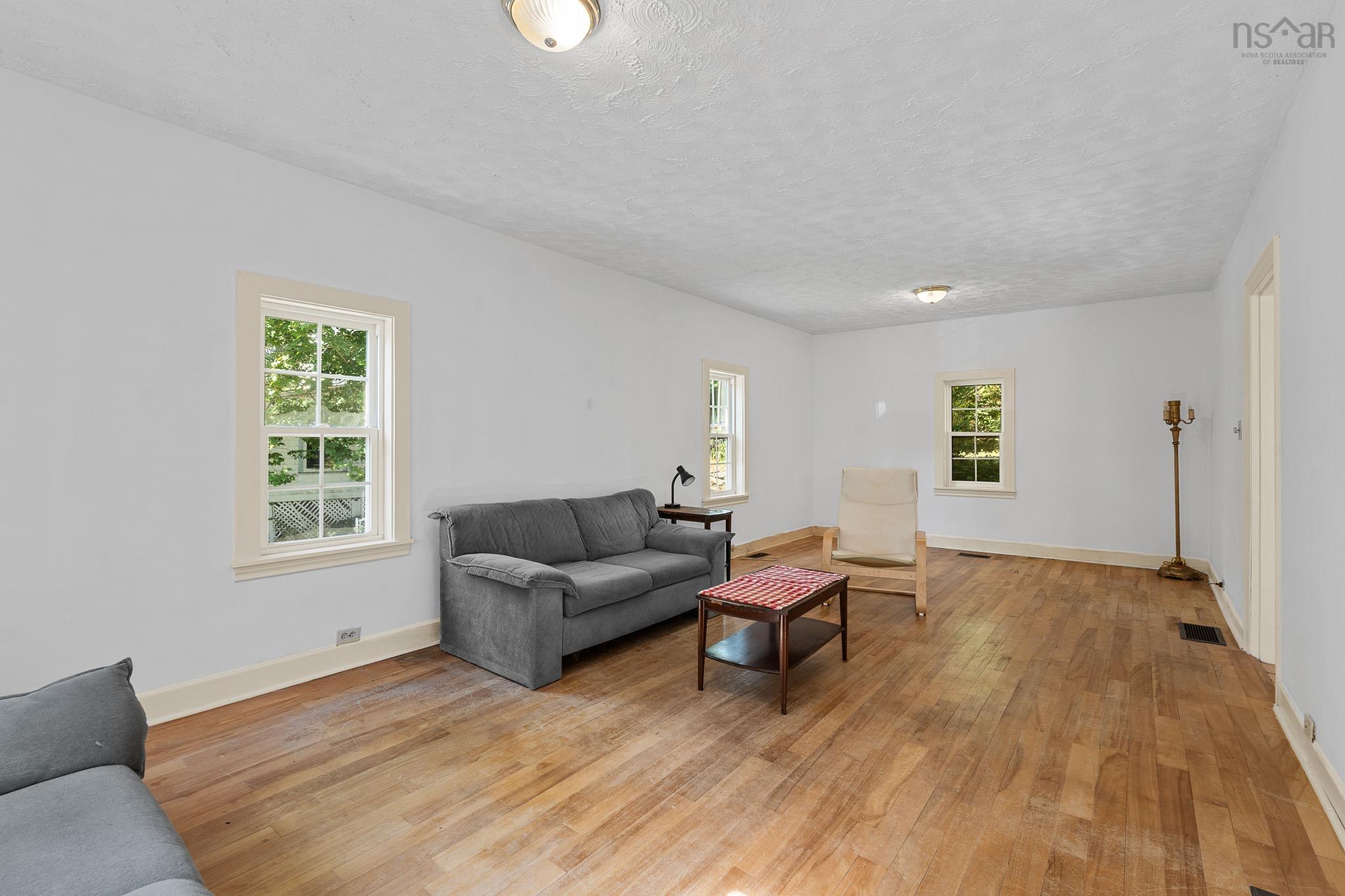 8 Emmerson Street photo #22