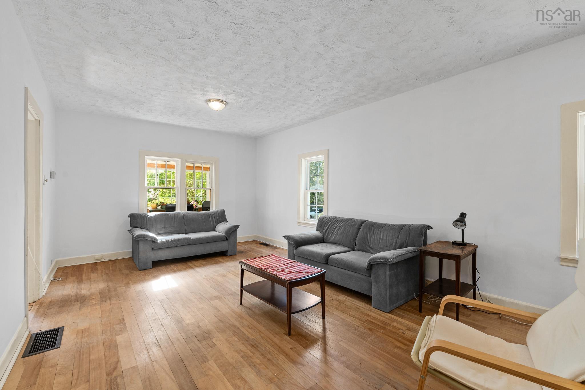 8 Emmerson Street photo #23