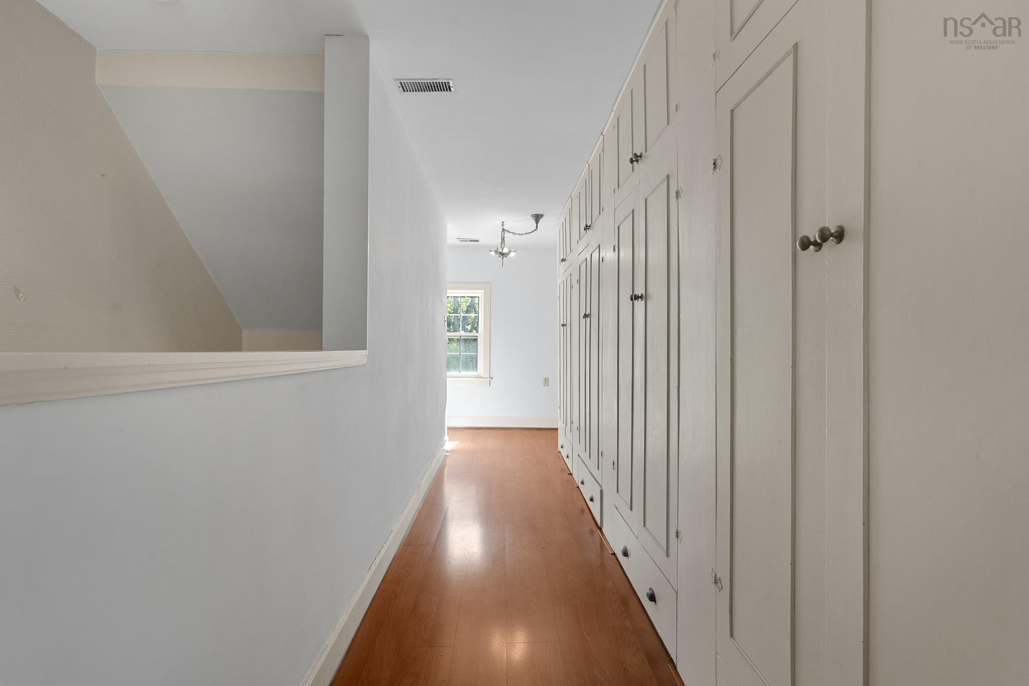 8 Emmerson Street photo #27