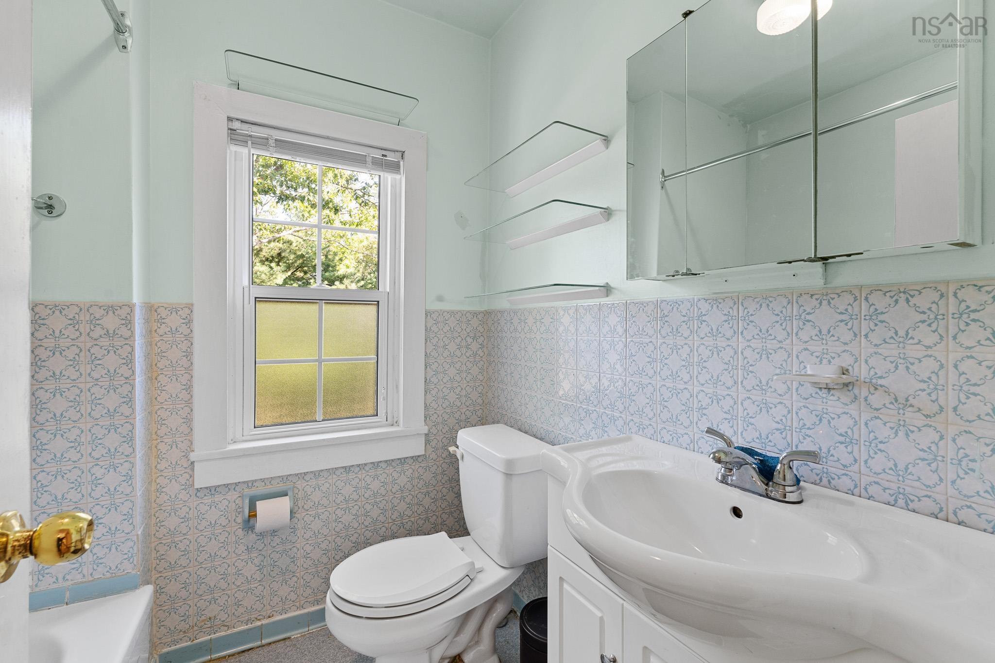 8 Emmerson Street photo #29