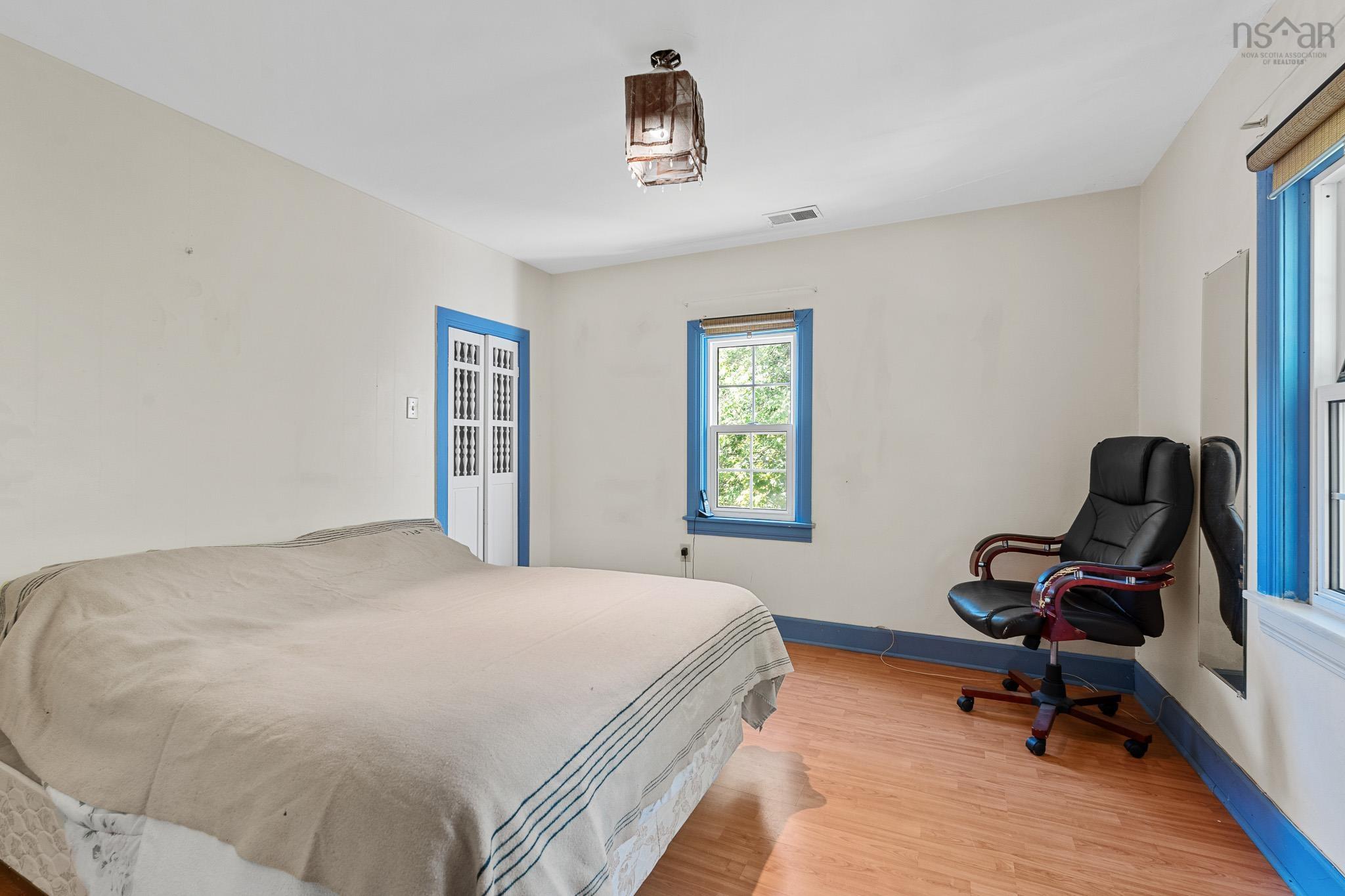 8 Emmerson Street photo #30