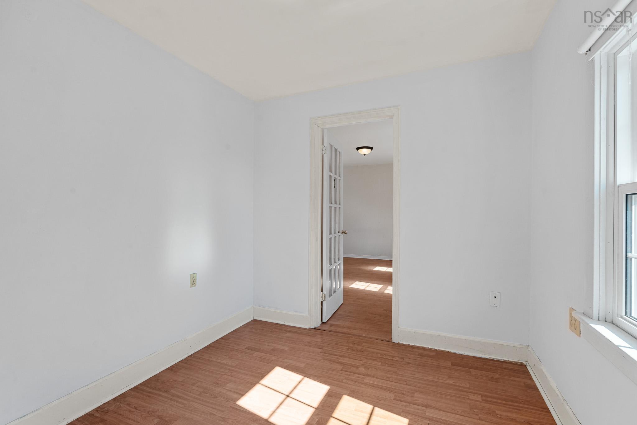 8 Emmerson Street photo #31