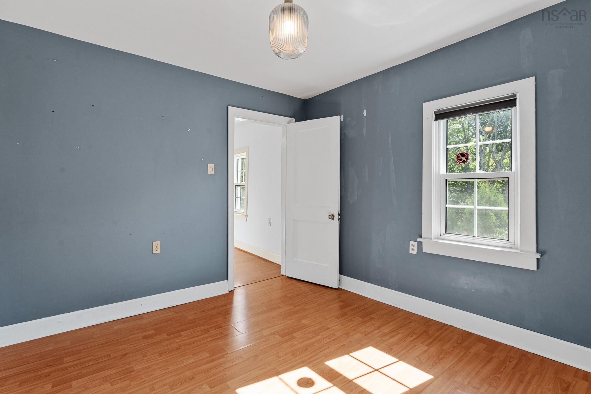 8 Emmerson Street photo #32