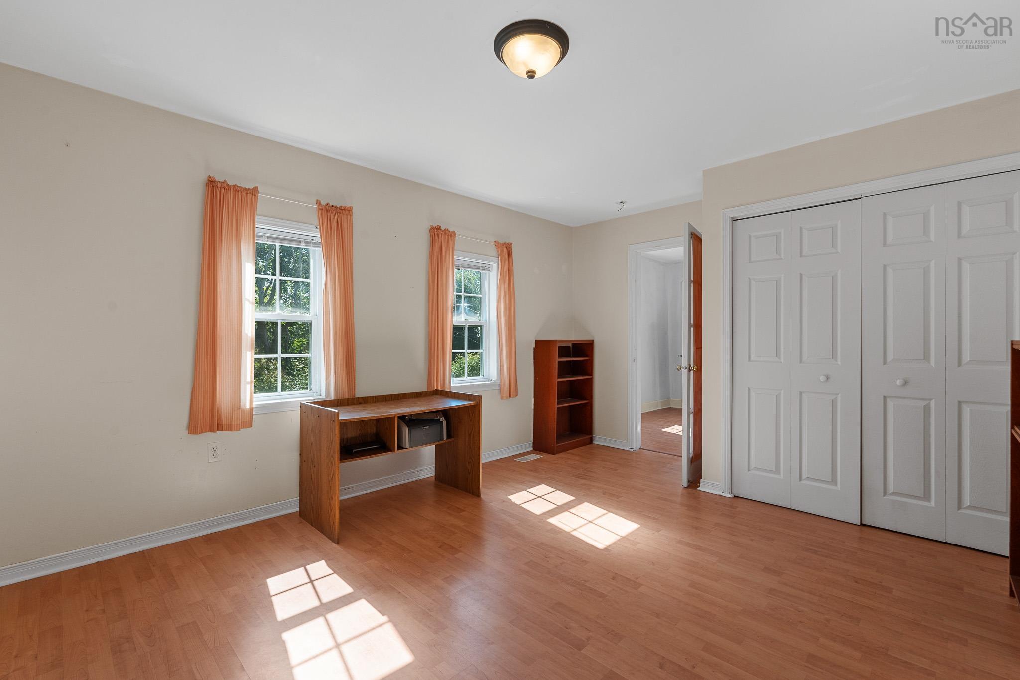 8 Emmerson Street photo #35