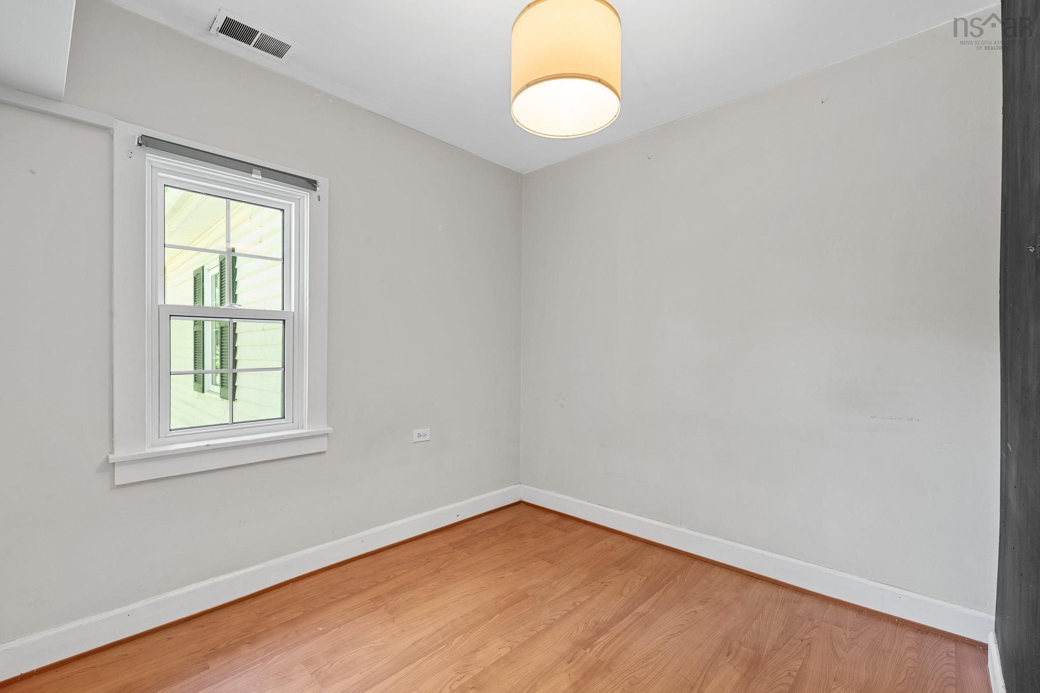 8 Emmerson Street photo #36