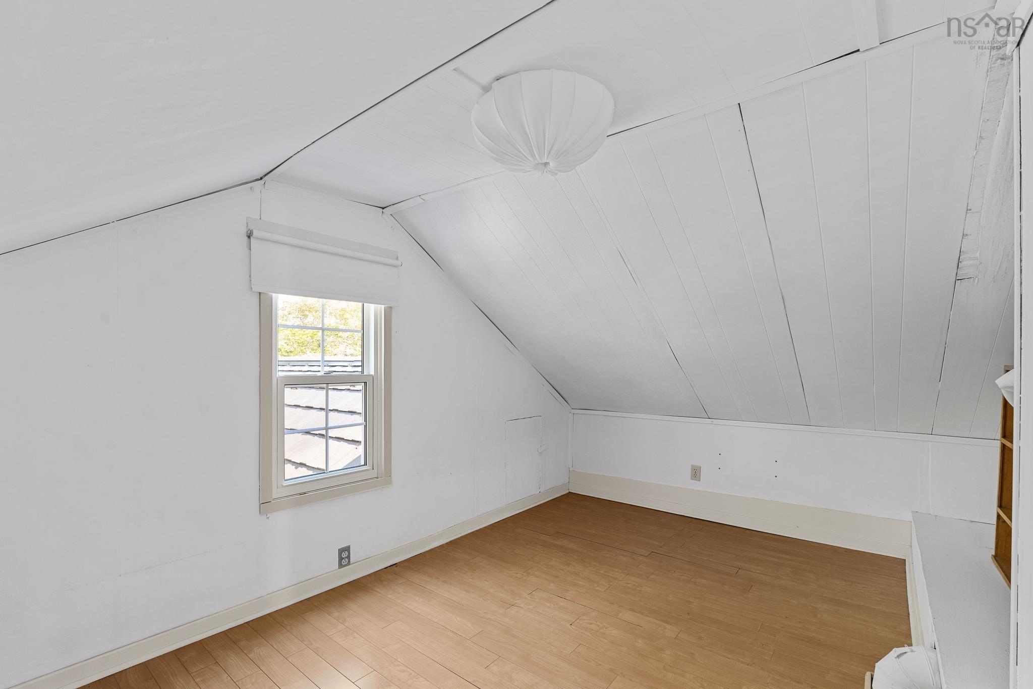 8 Emmerson Street photo #39