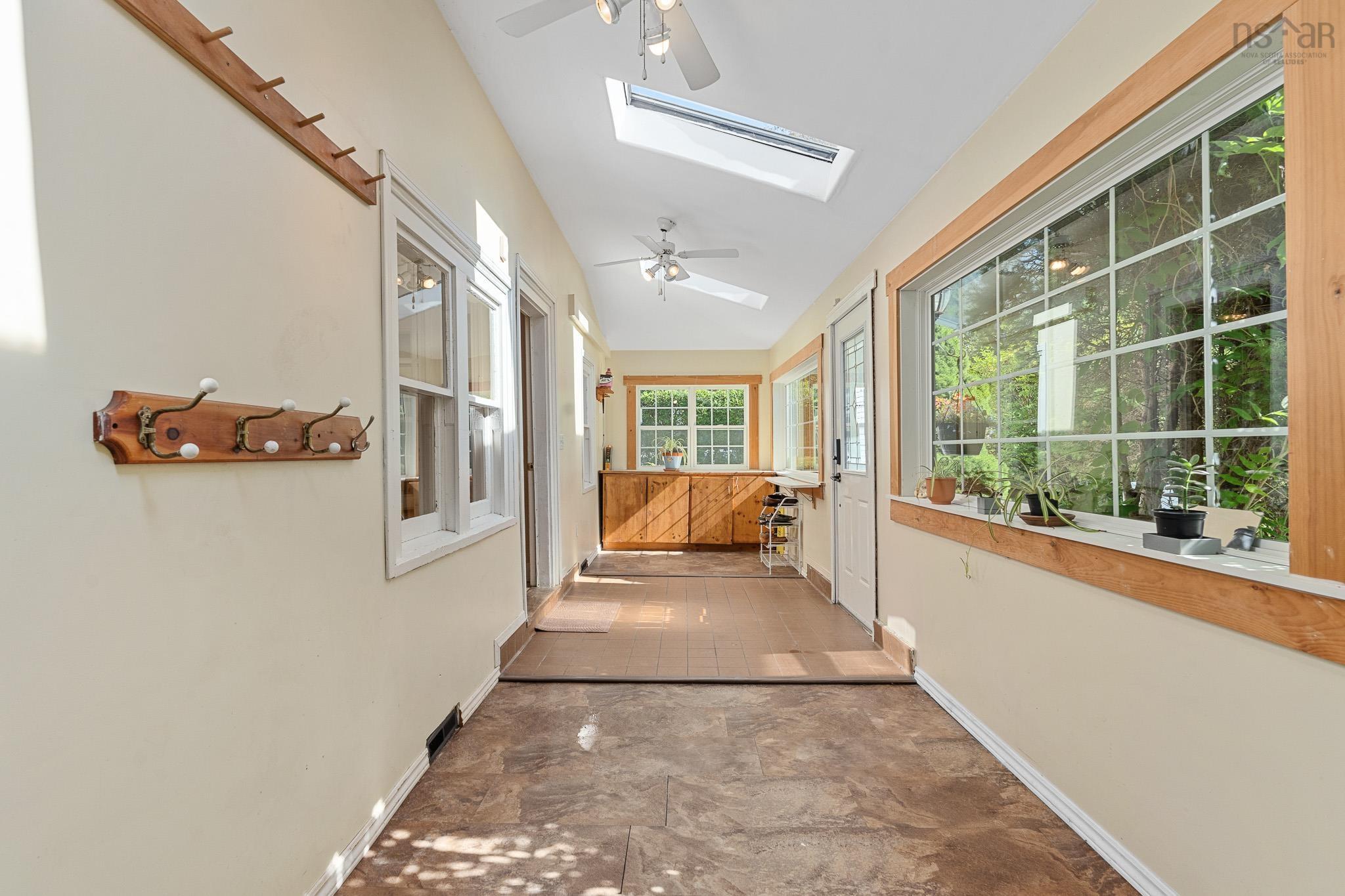 8 Emmerson Street photo #9