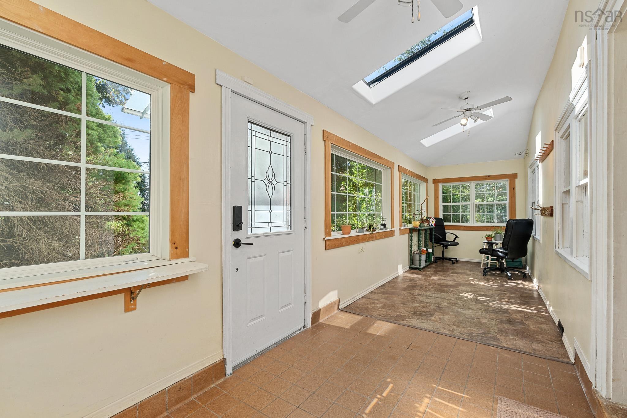 8 Emmerson Street photo #10