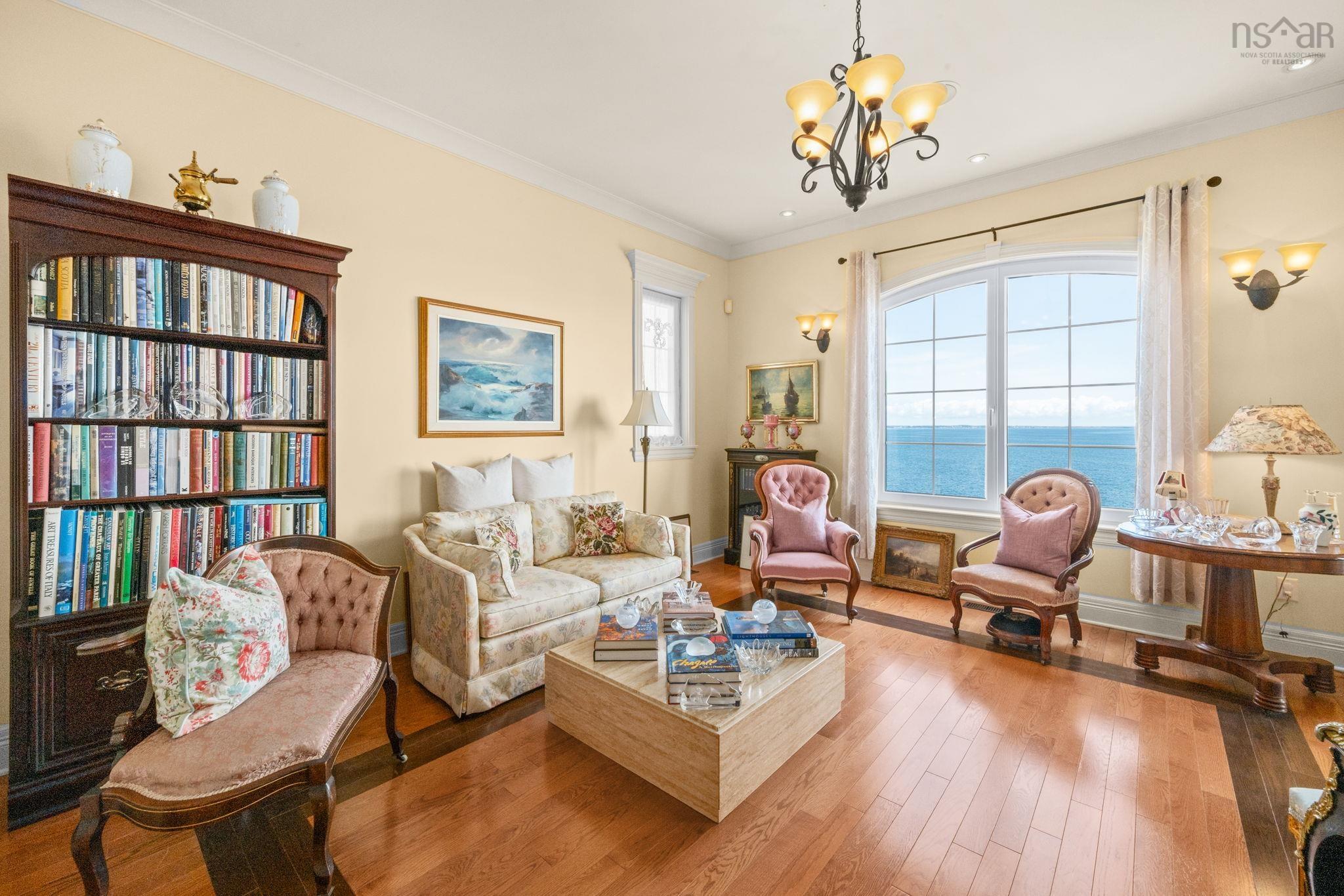 73 Kestrel Court photo #18