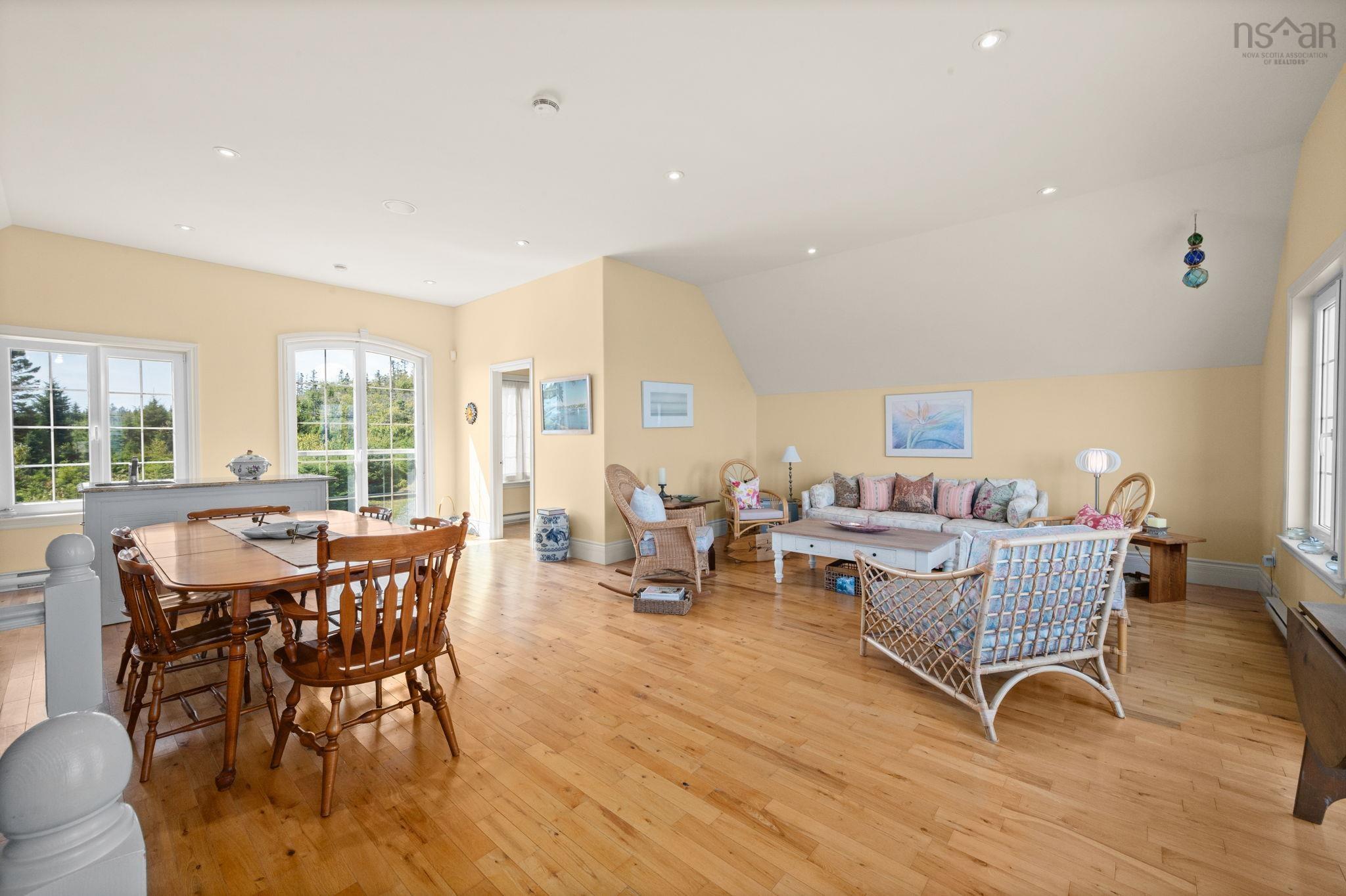 73 Kestrel Court photo #40