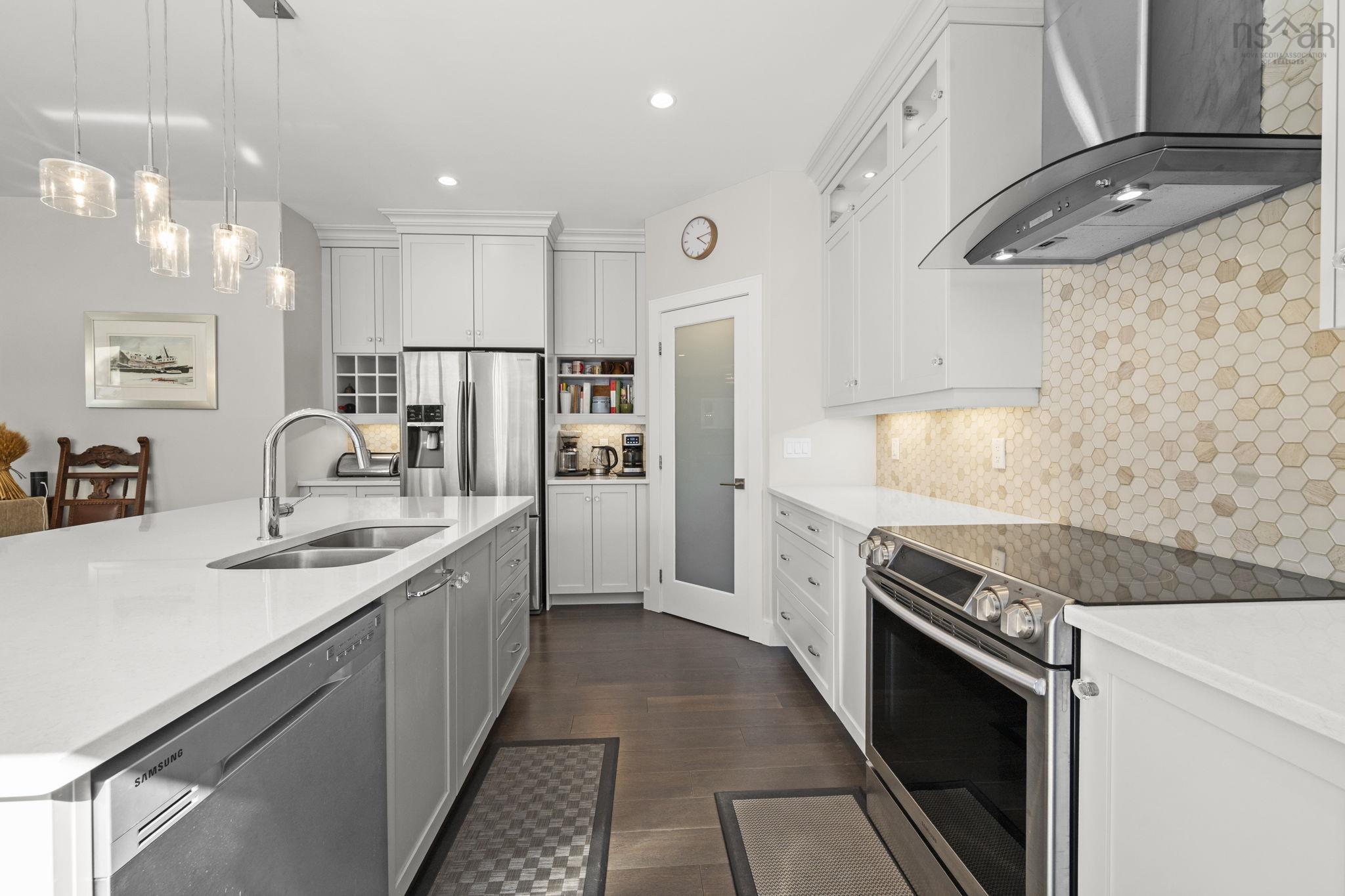 220 Maple Grove Avenue photo #14