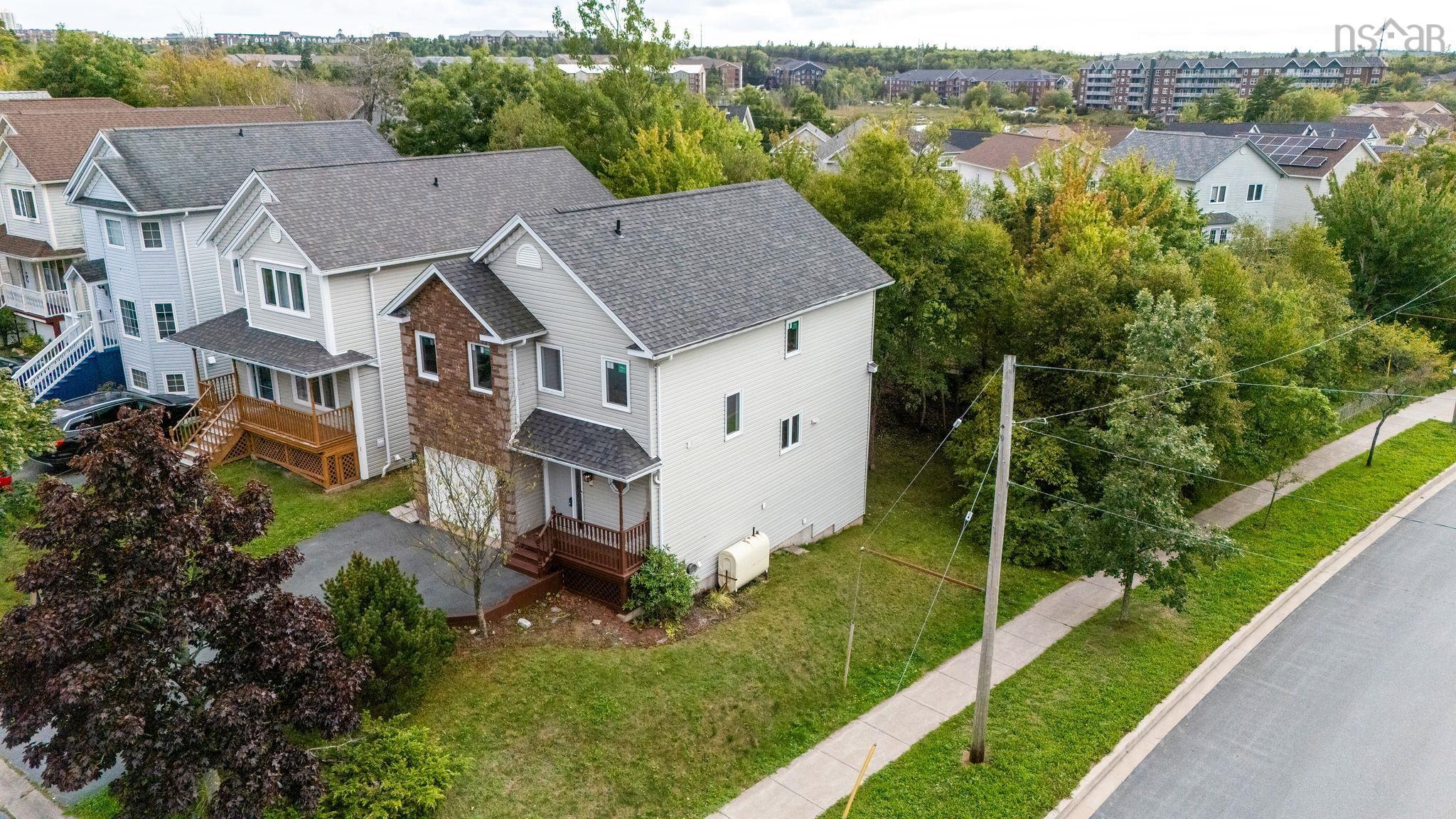 1 Glenbourne Court photo #43