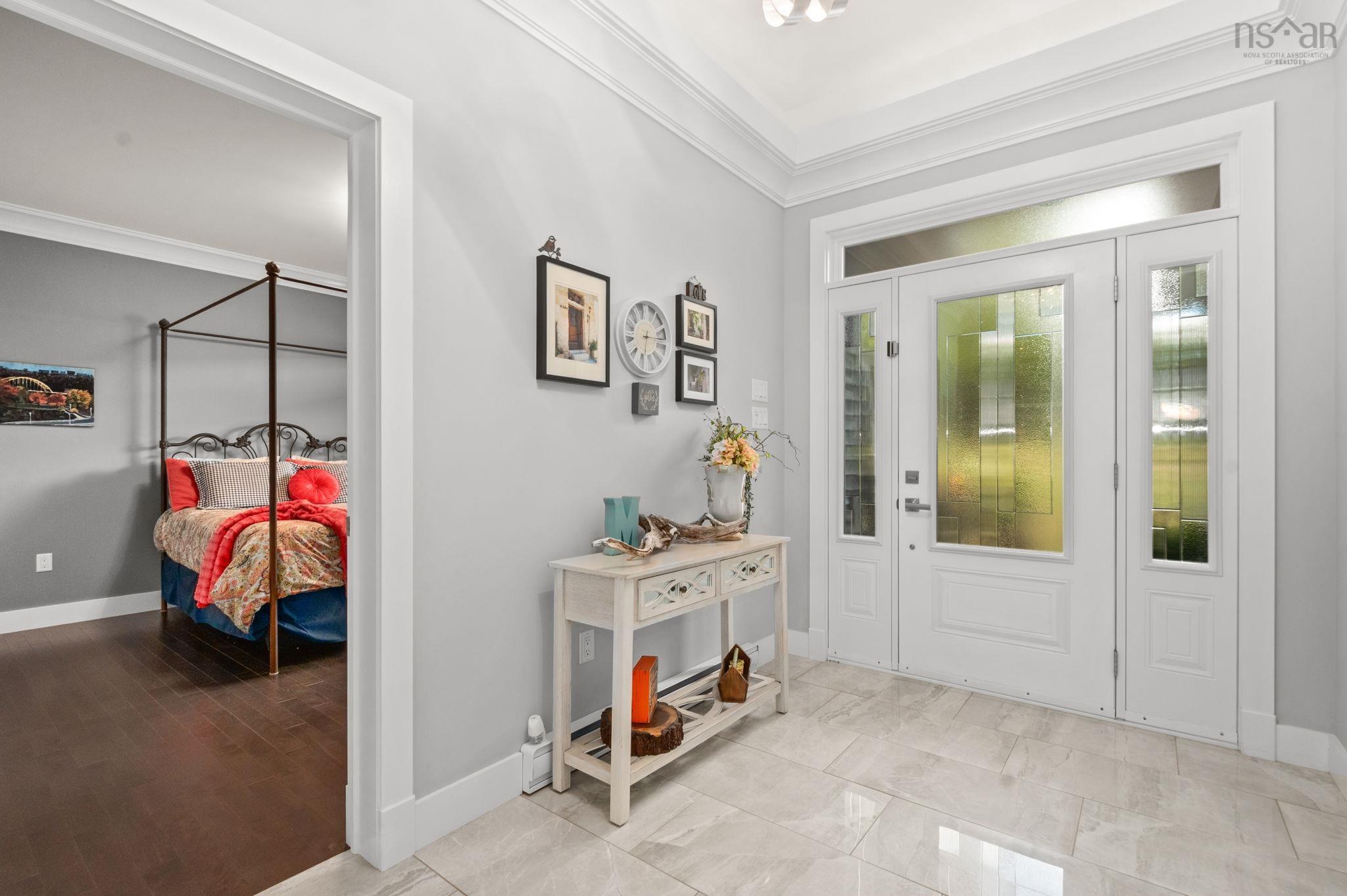 769 Lakeview Avenue photo #2