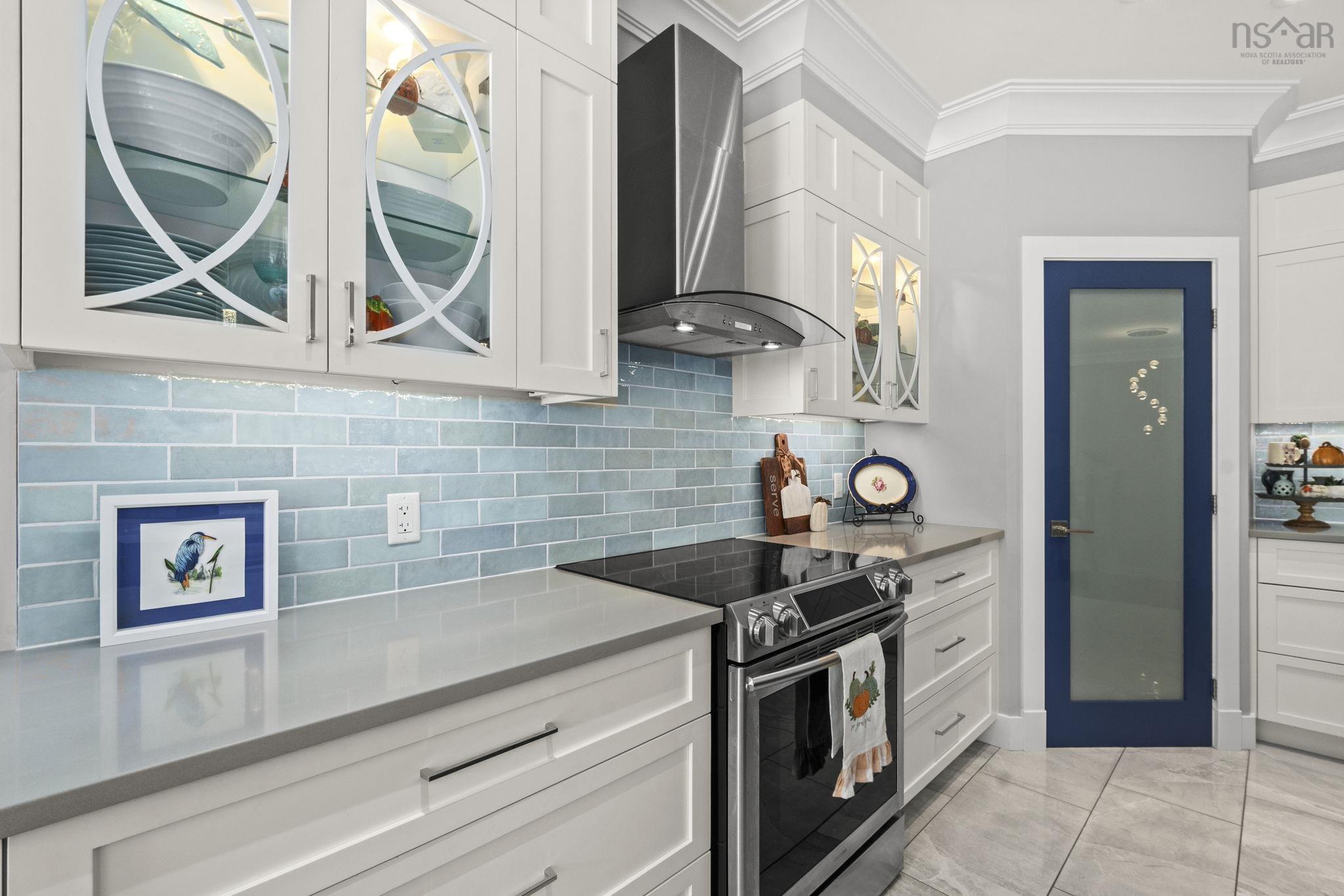 769 Lakeview Avenue photo #13