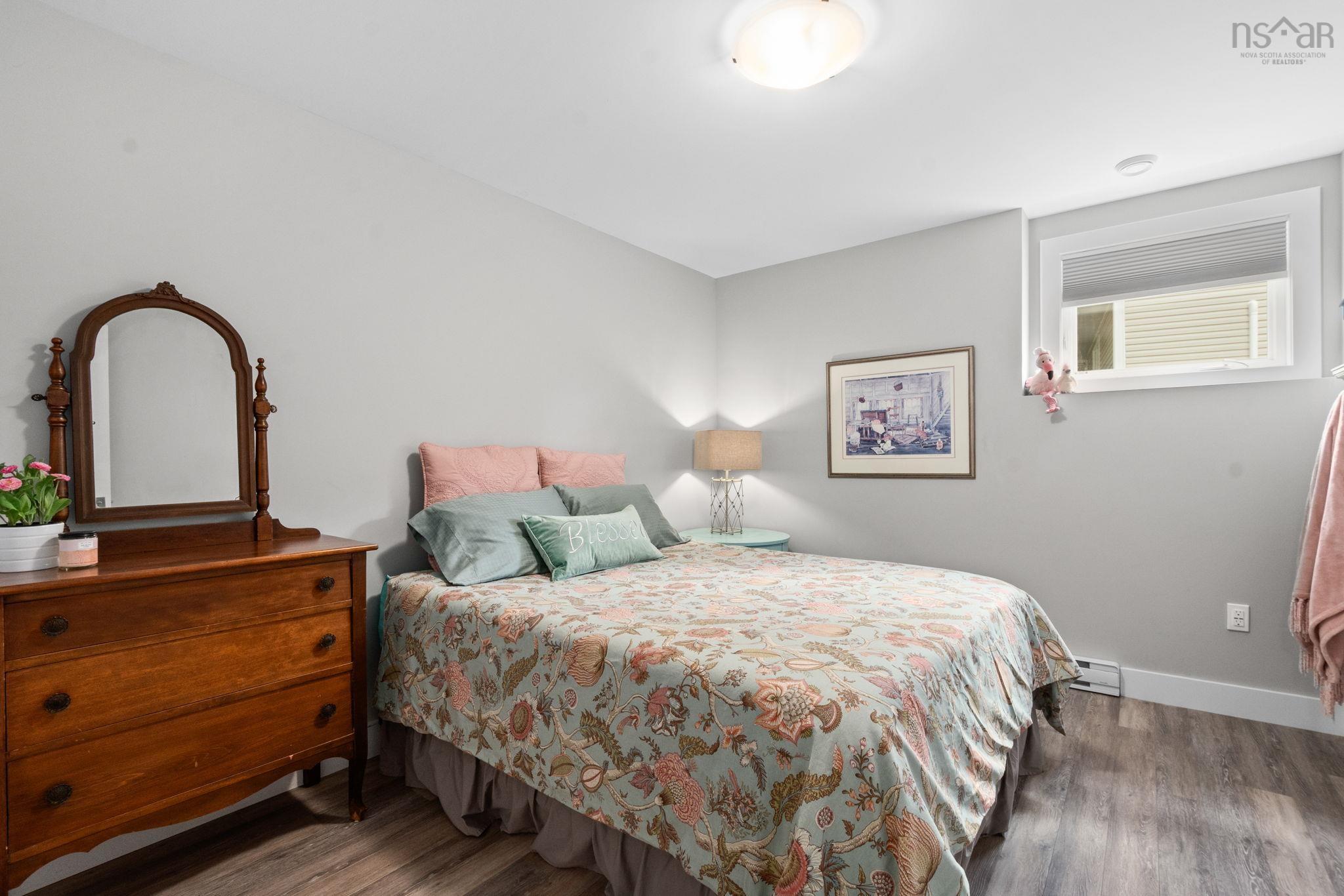 769 Lakeview Avenue photo #32