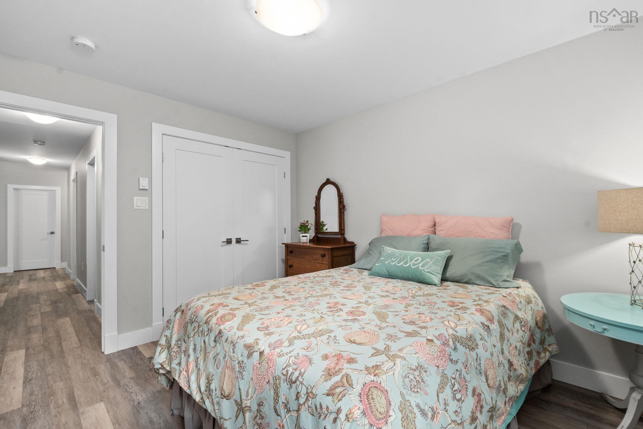 769 Lakeview Avenue photo #33