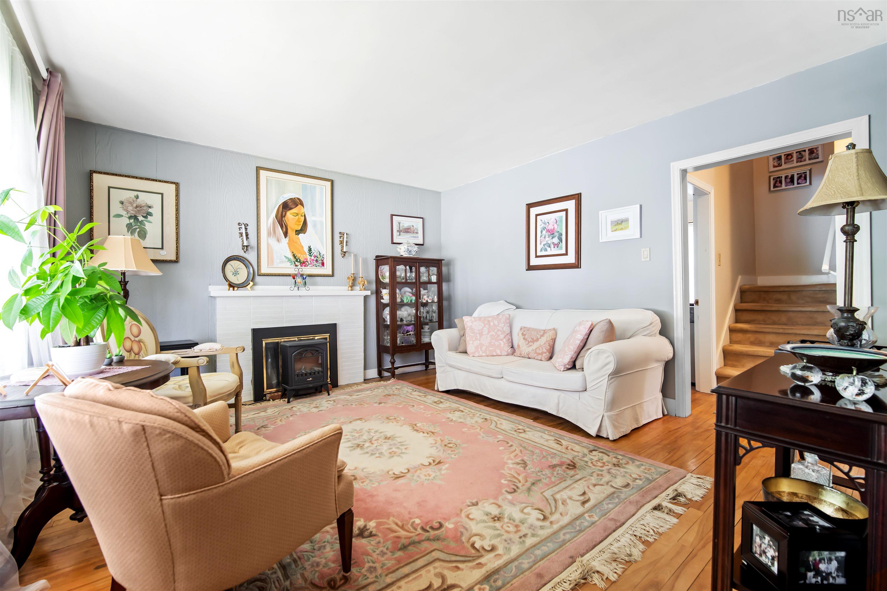 6 Piers Avenue photo #17