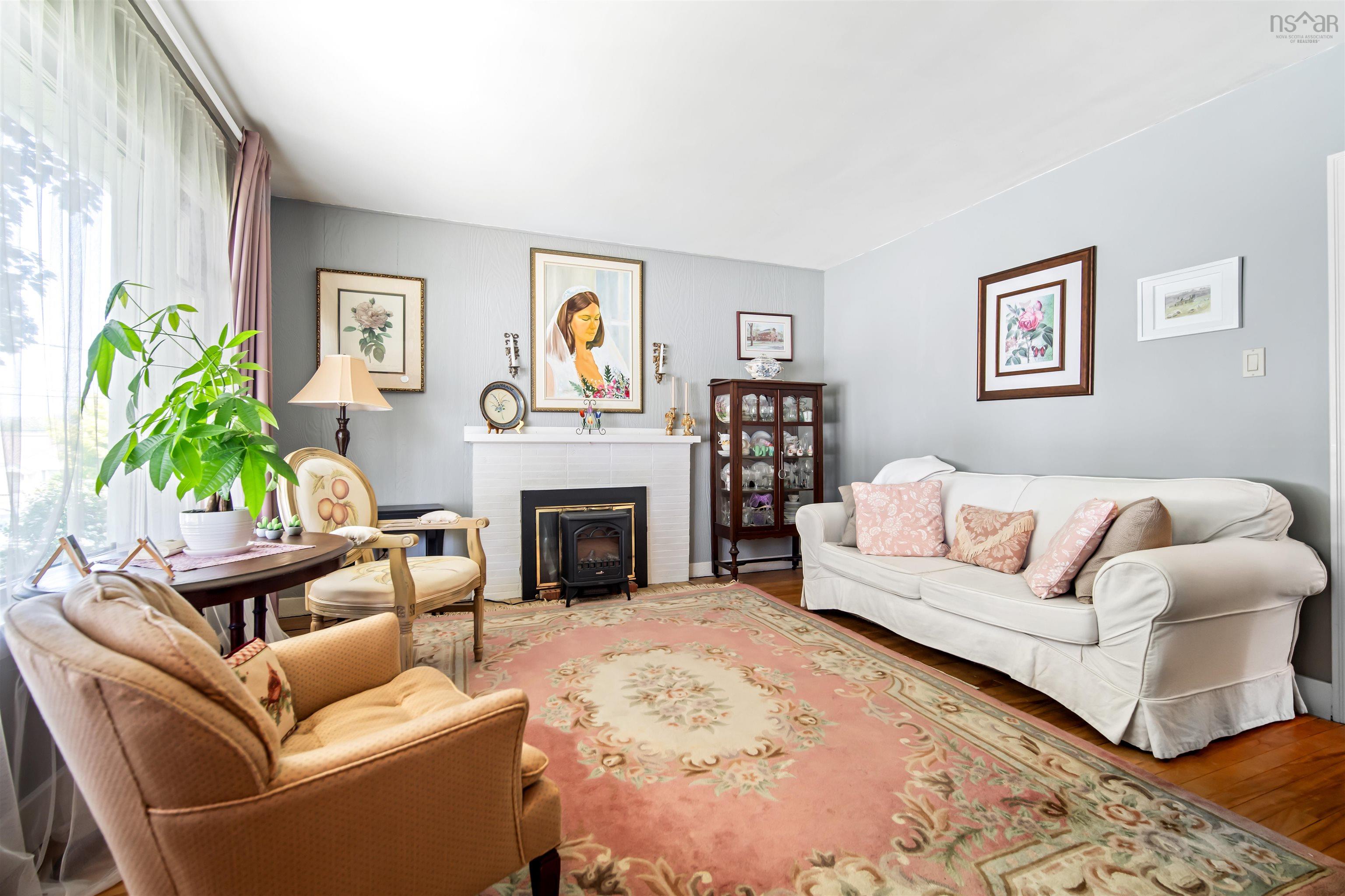 6 Piers Avenue photo #18