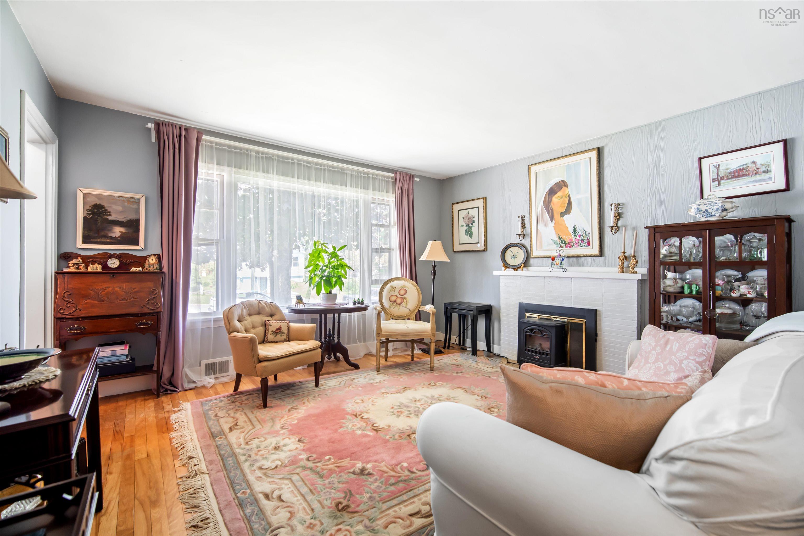 6 Piers Avenue photo #19