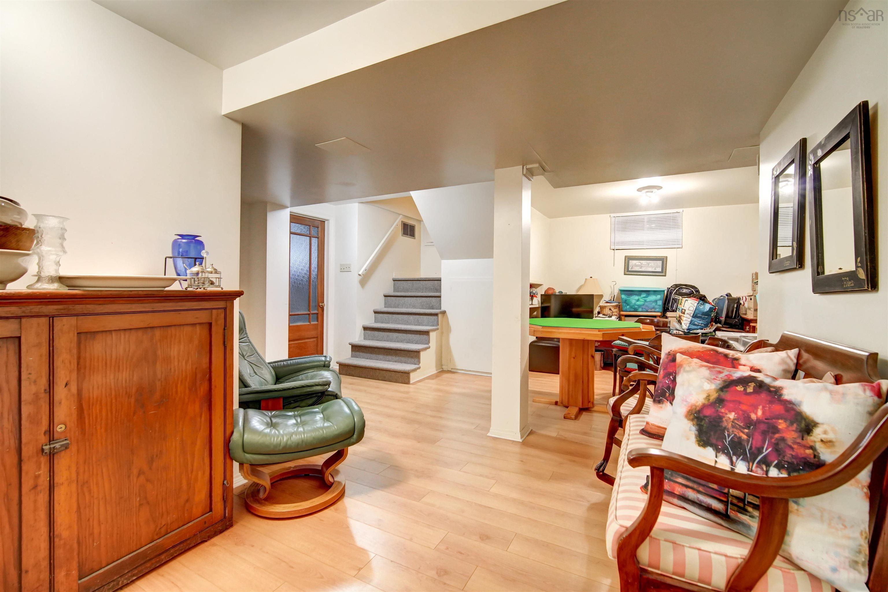 6 Piers Avenue photo #44