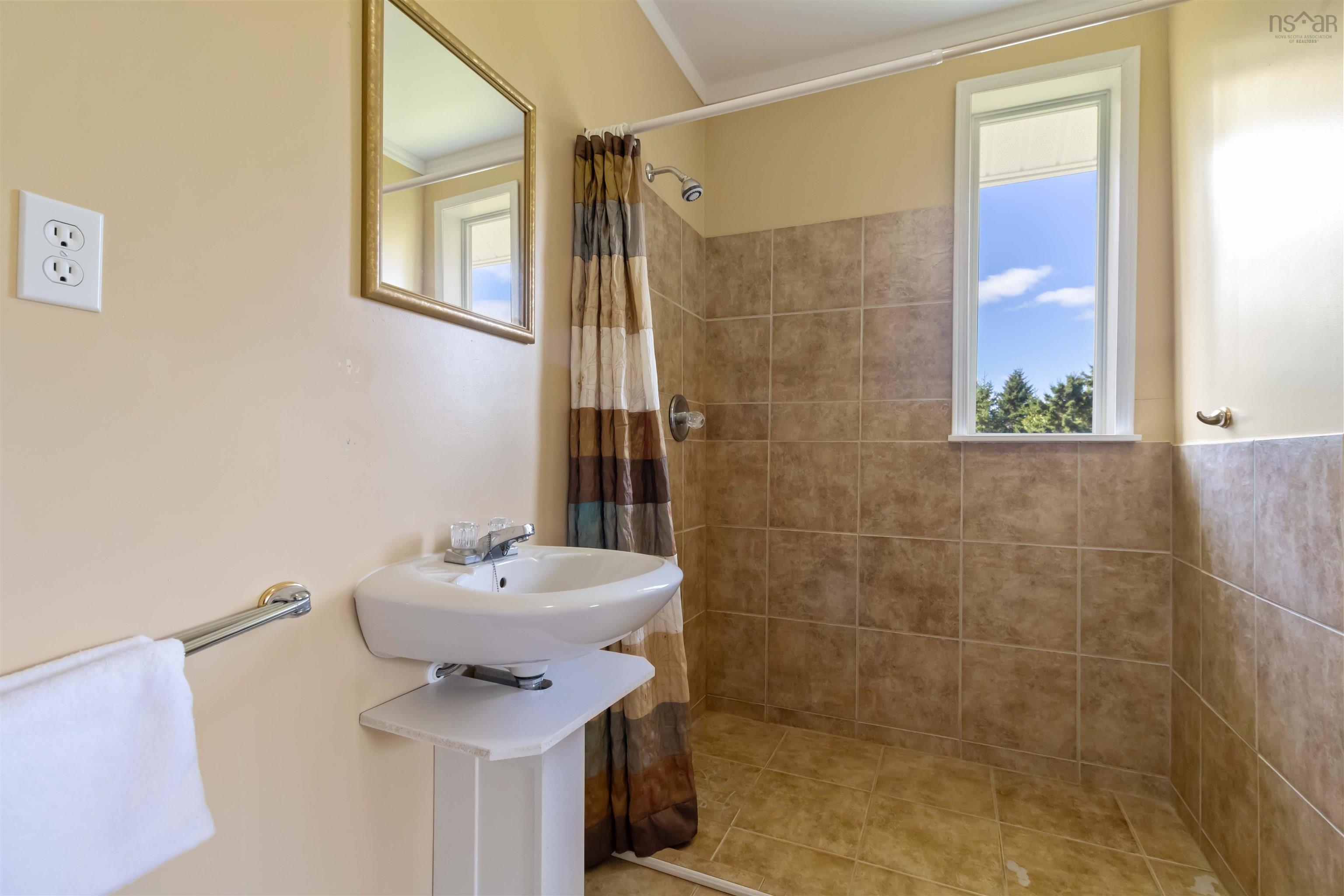 48 Schooner Landing photo #23