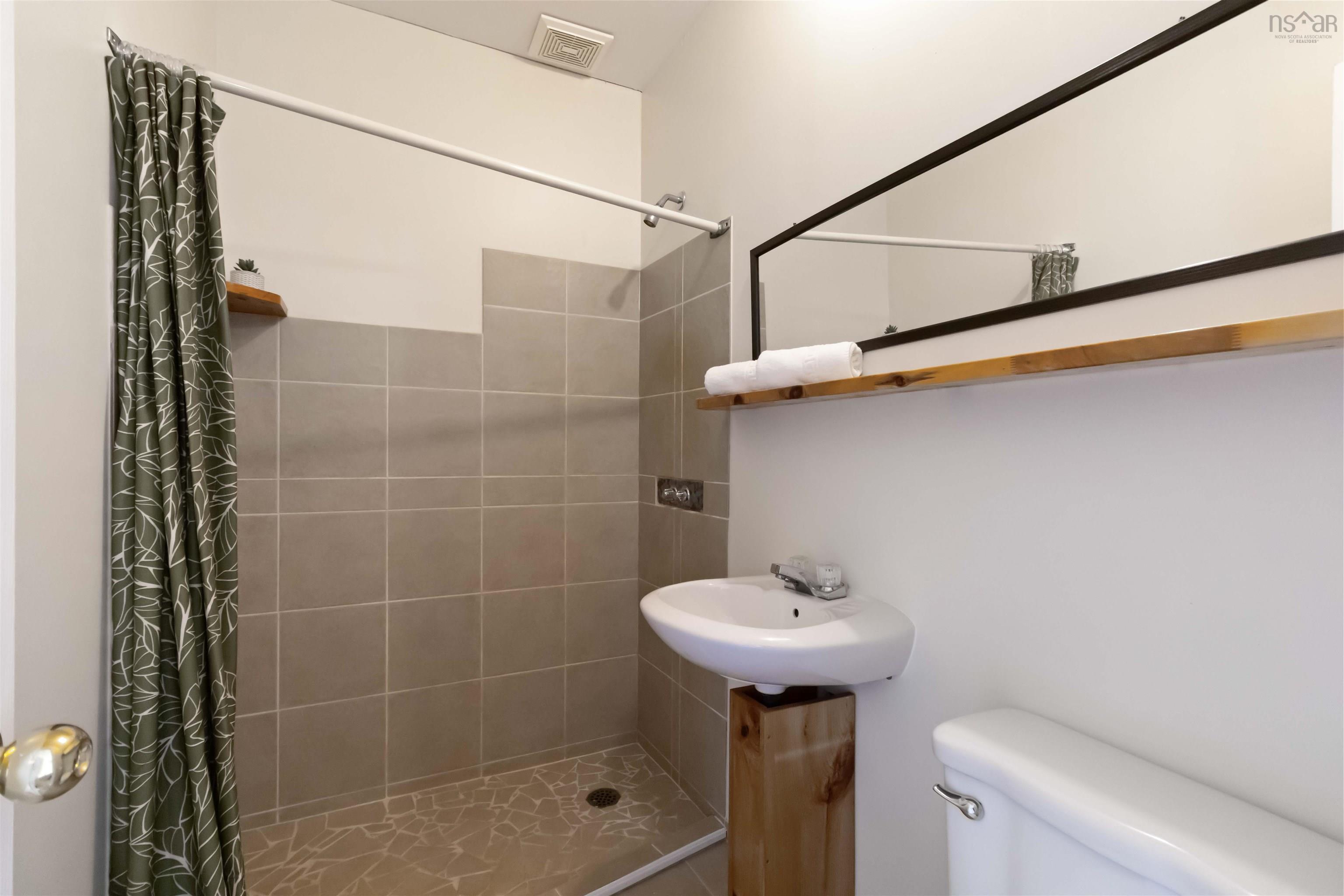 48 Schooner Landing photo #25