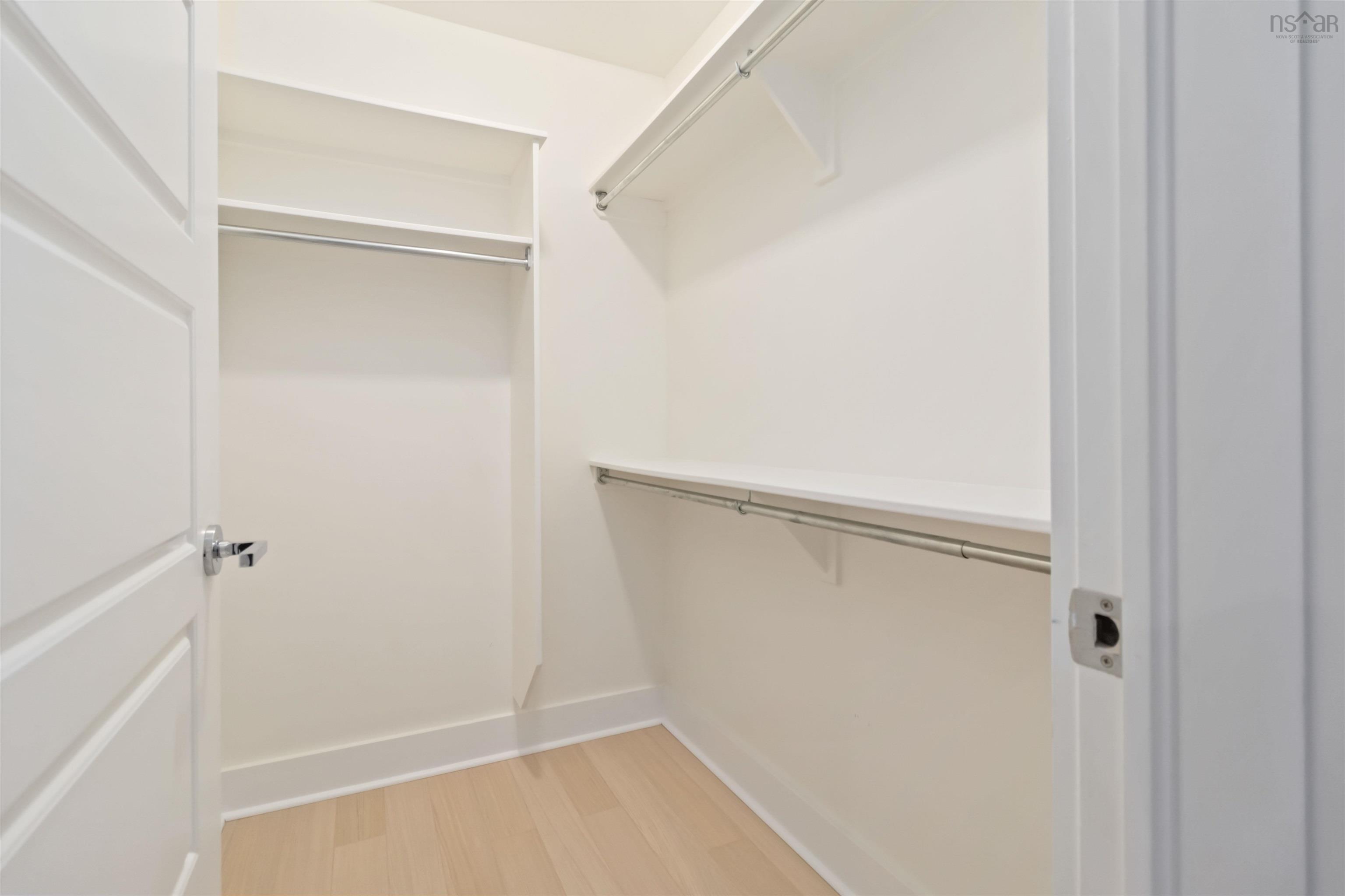 902 31 Kings Wharf Place photo #36