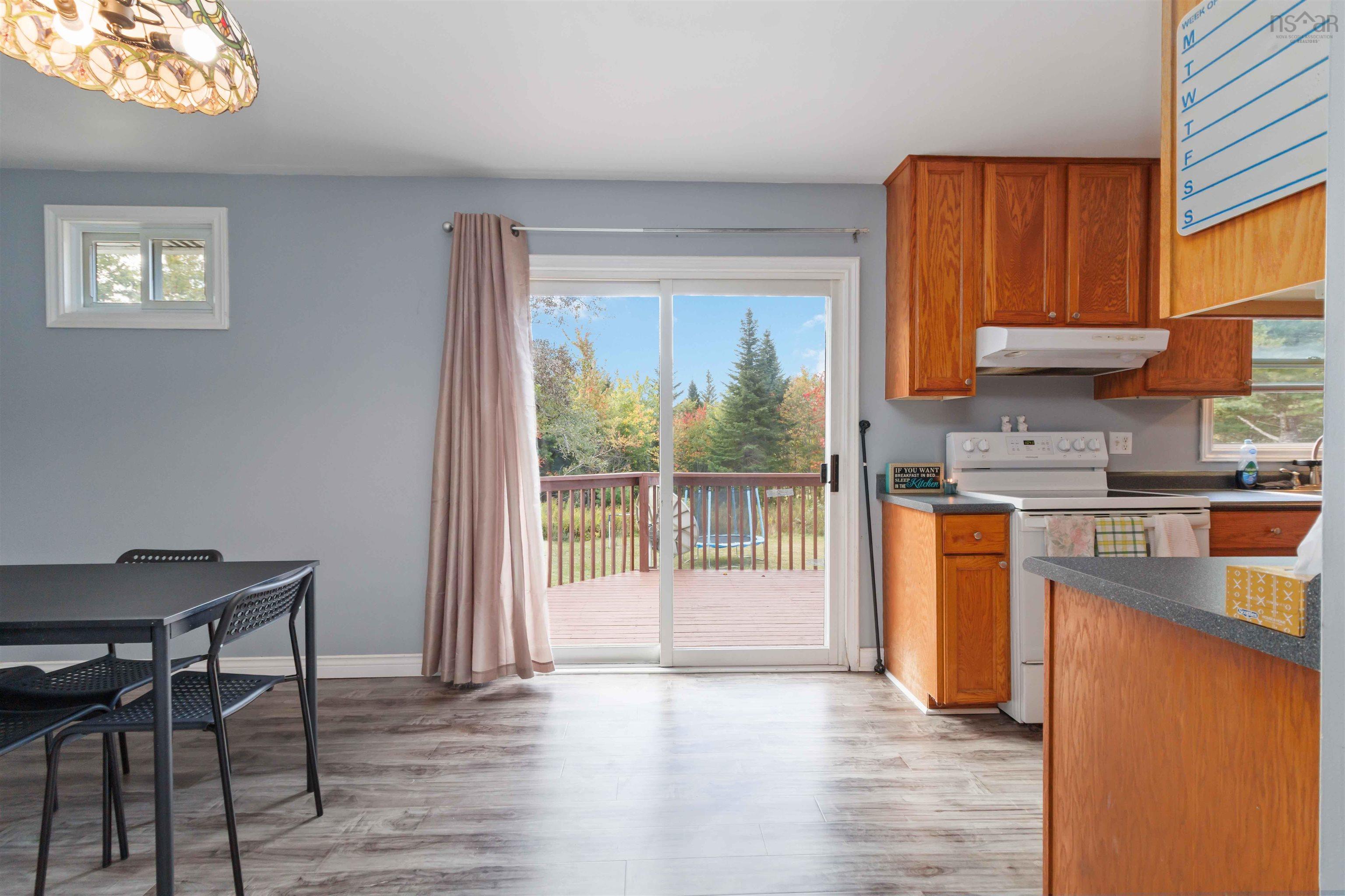 7632 Highway 7 photo #13