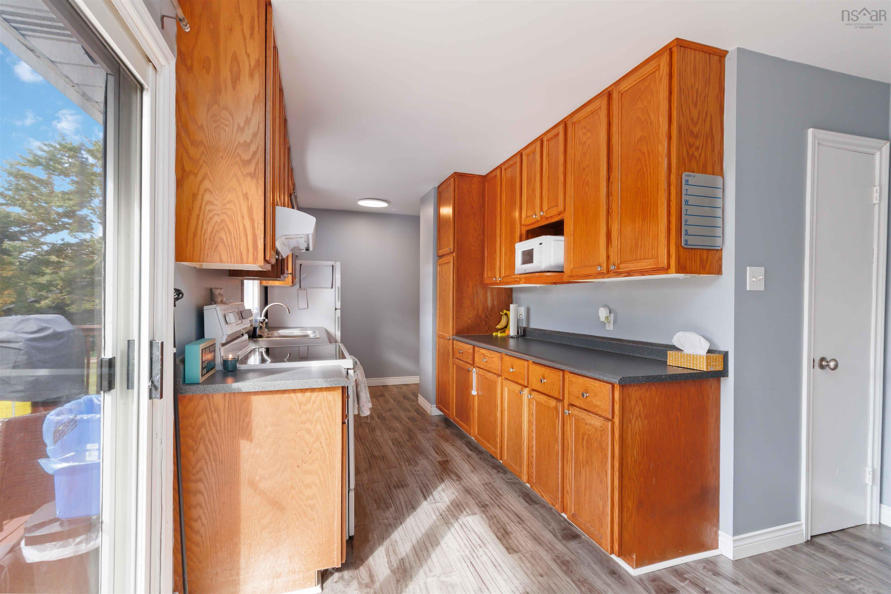 7632 Highway 7 photo #14