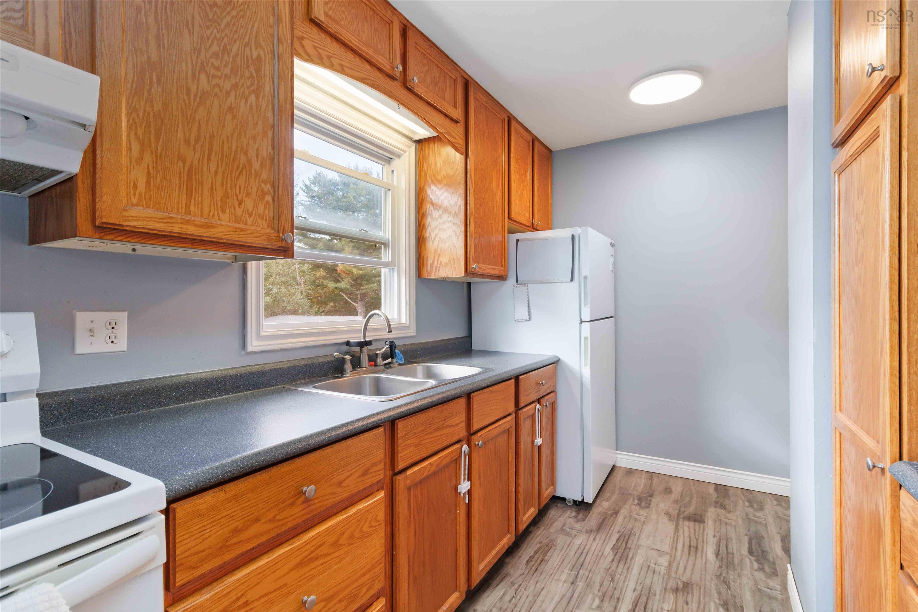 7632 Highway 7 photo #17