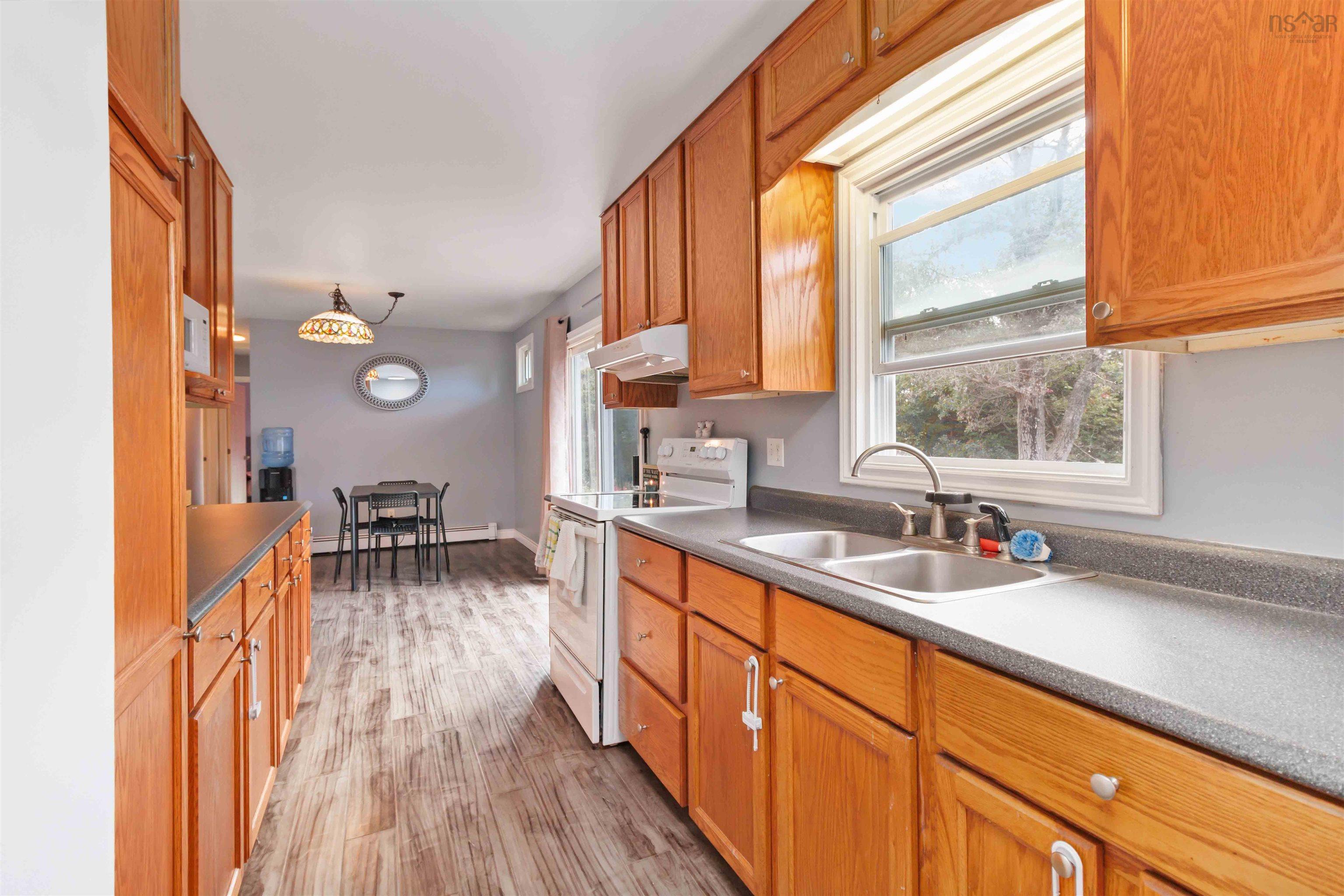 7632 Highway 7 photo #18