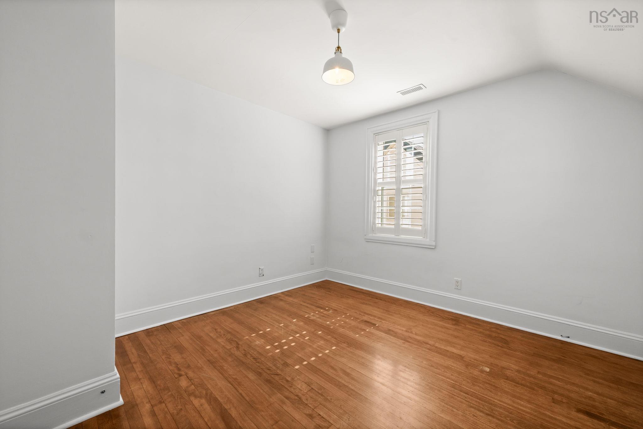 1139 Dalhousie Street photo #30