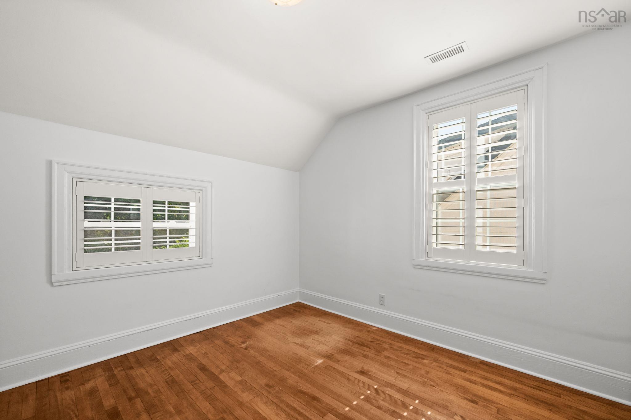 1139 Dalhousie Street photo #31