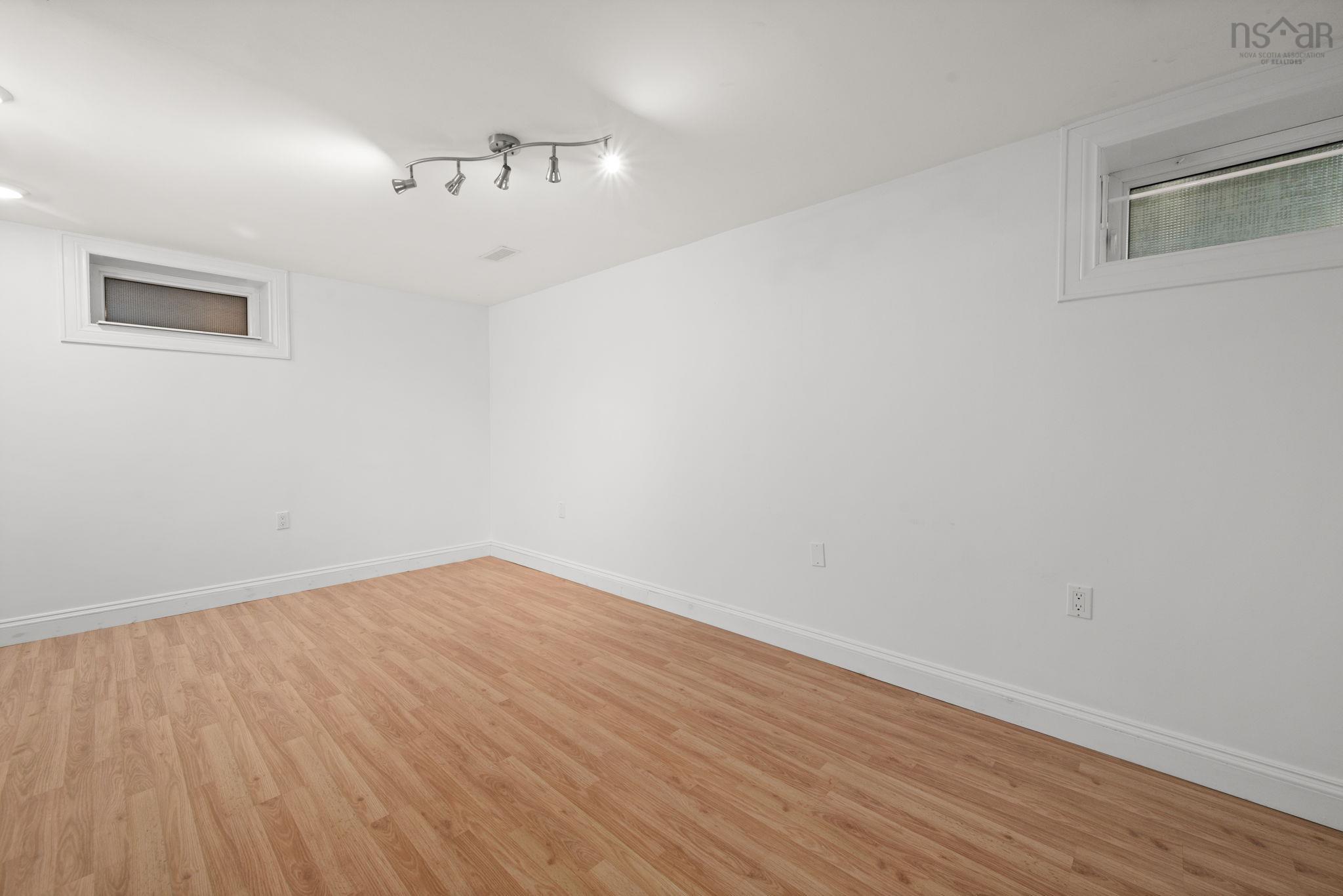 1139 Dalhousie Street photo #38