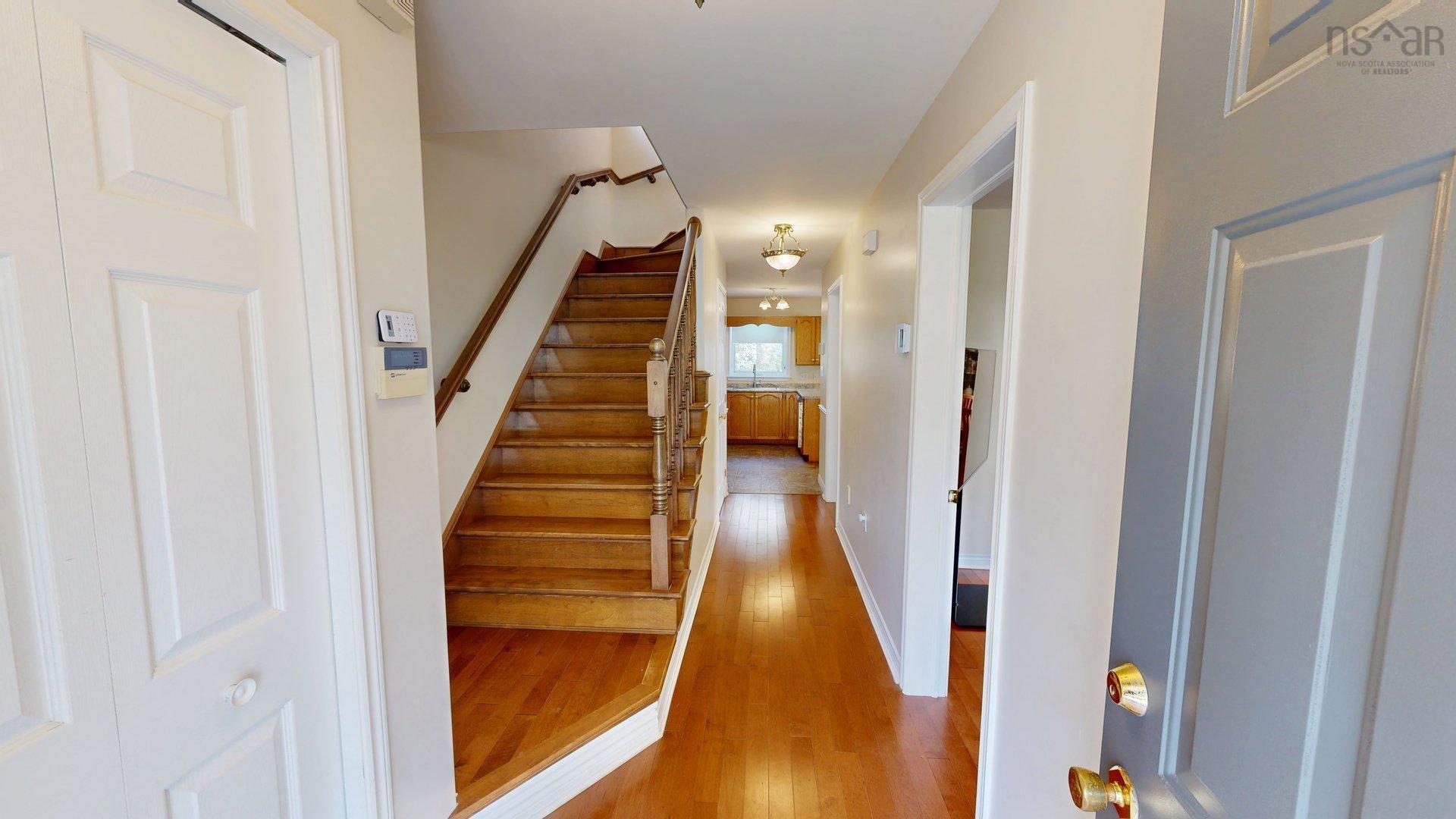 11 Glenbourne Court photo #2