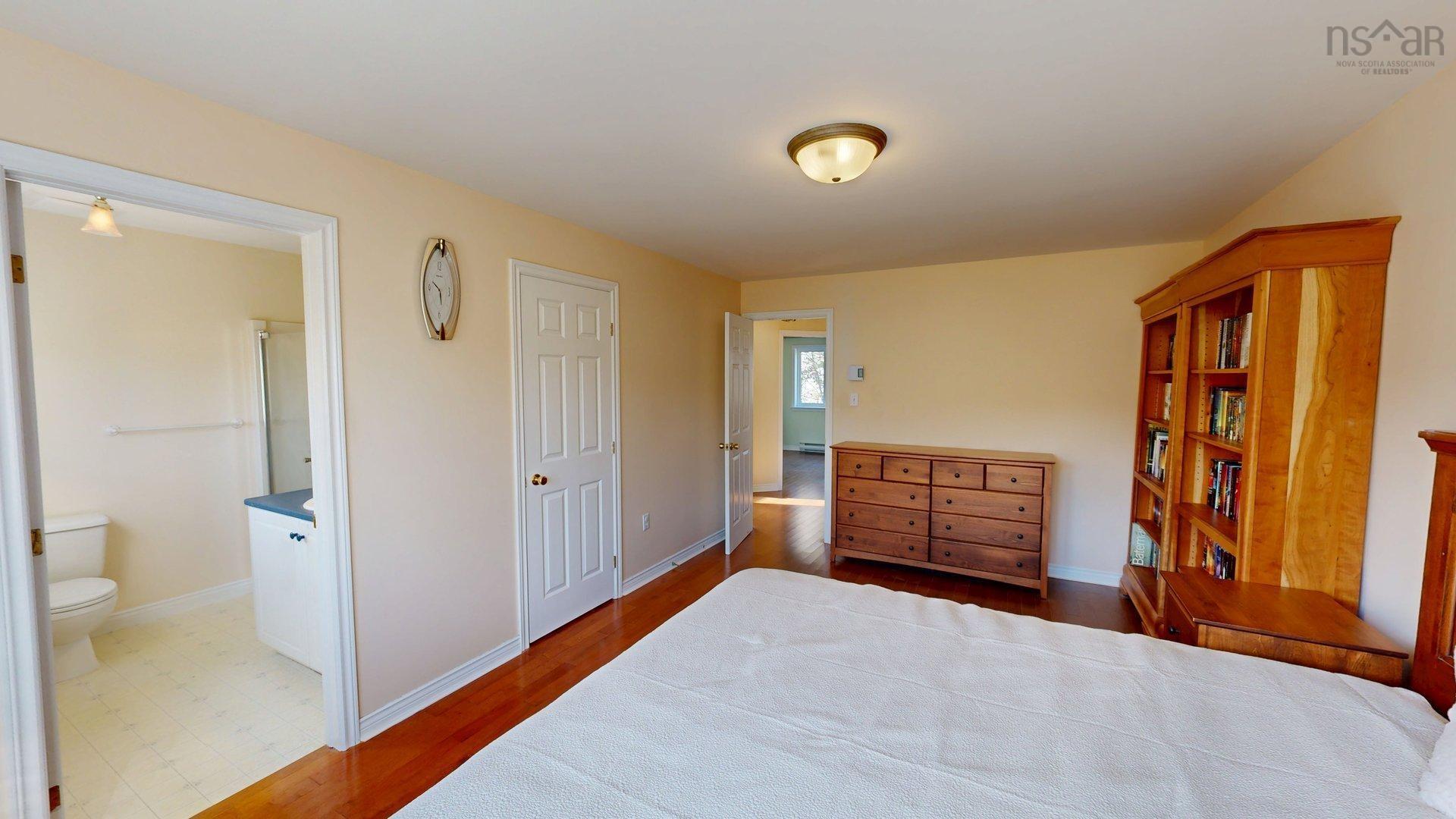 11 Glenbourne Court photo #23