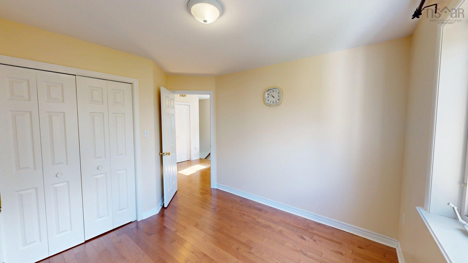 11 Glenbourne Court photo #28