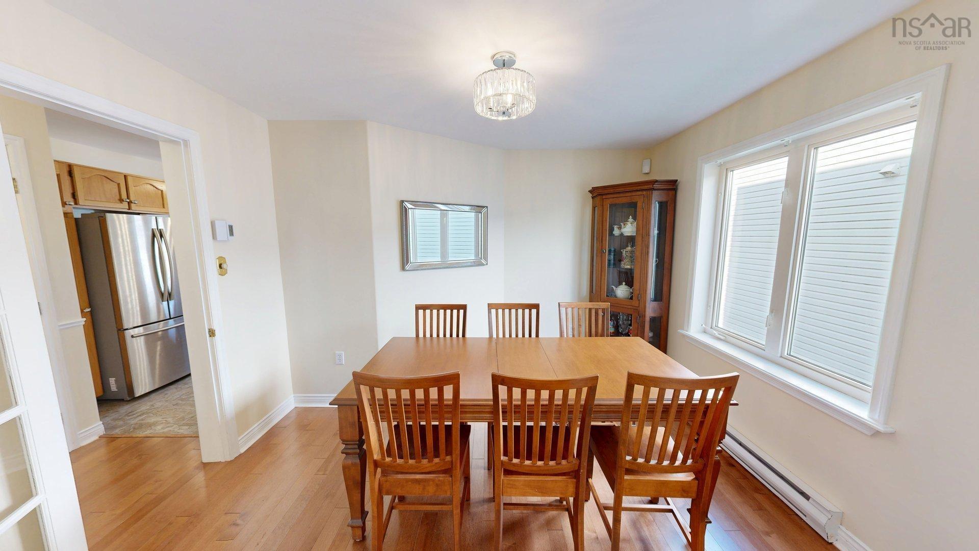 11 Glenbourne Court photo #9