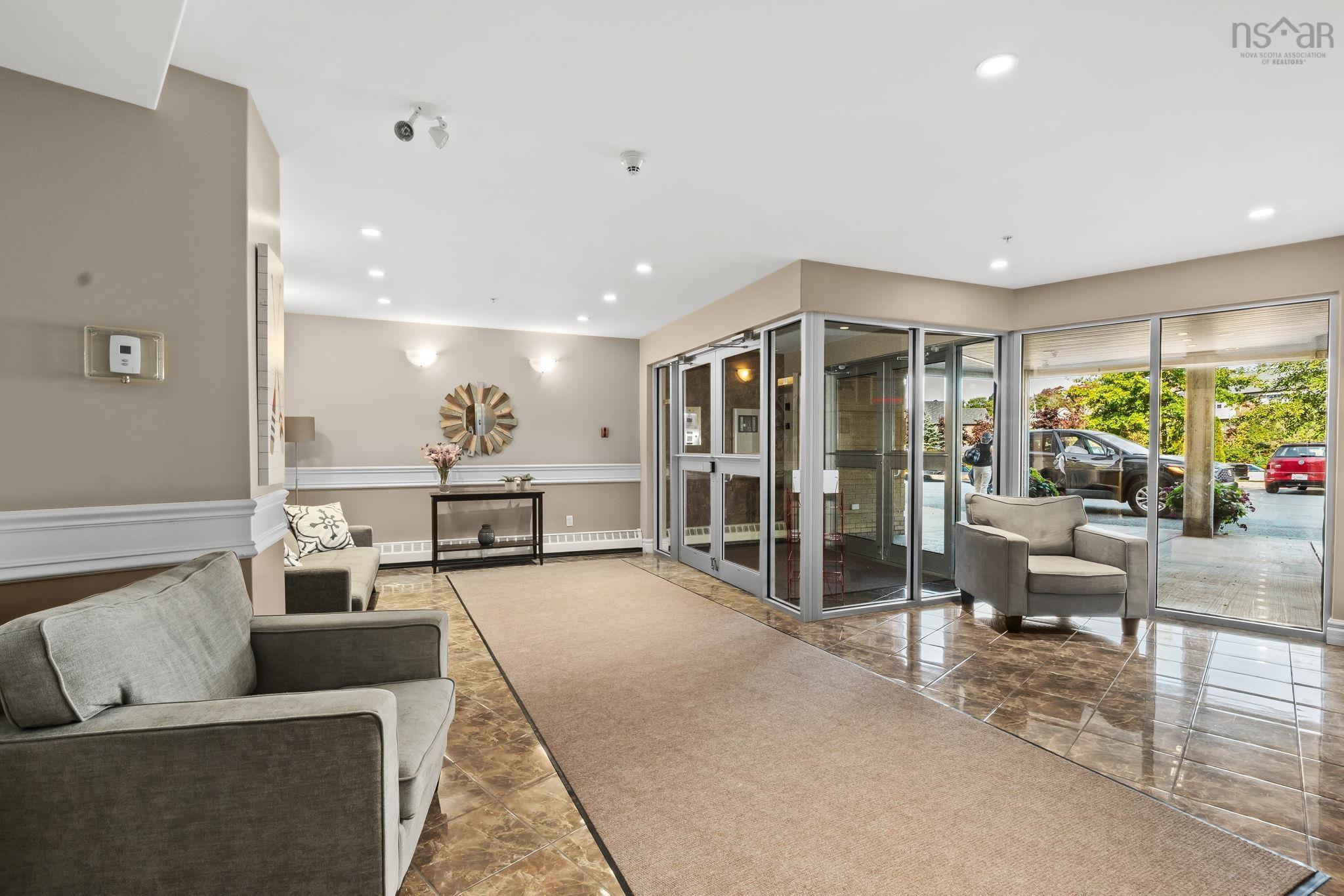 103 89 Pebblecreek Crescent photo #4