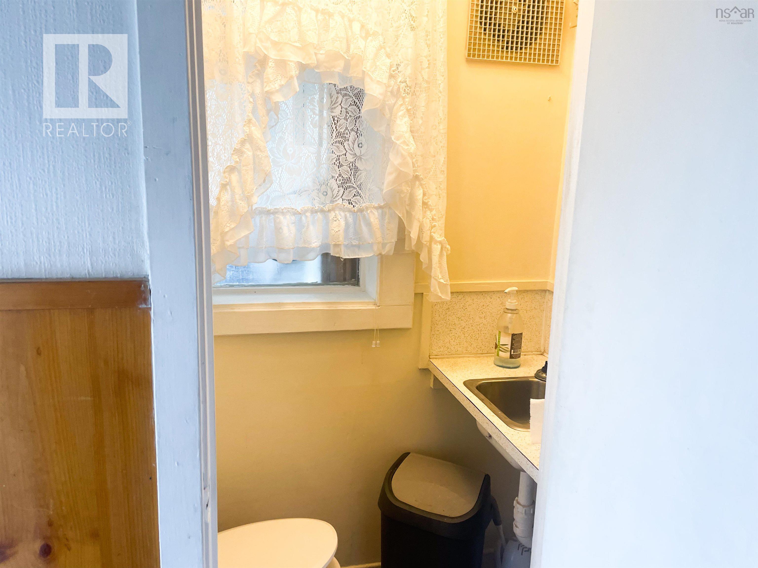 11 Harbourview Drive photo #16