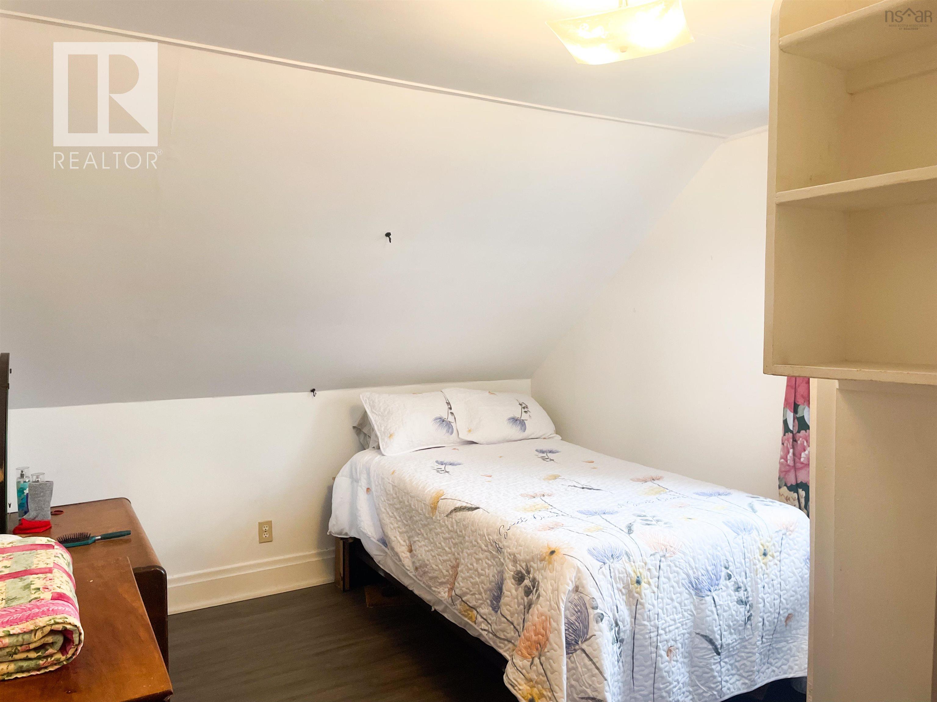 11 Harbourview Drive photo #22