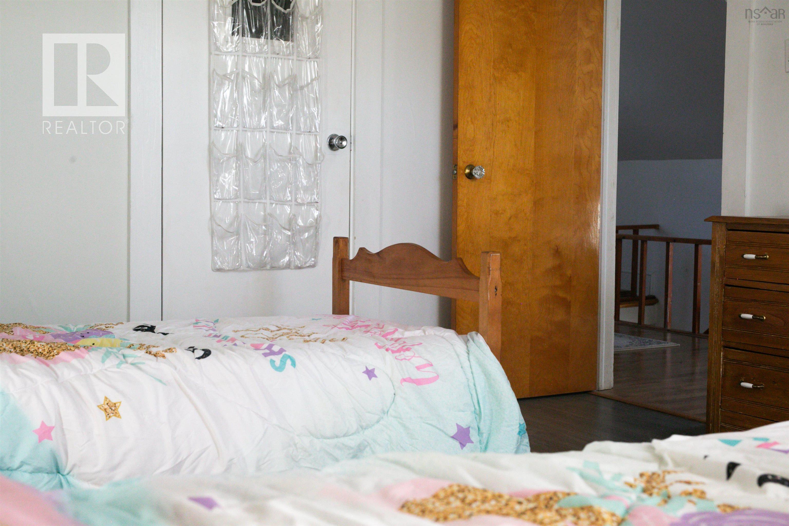 11 Harbourview Drive photo #27