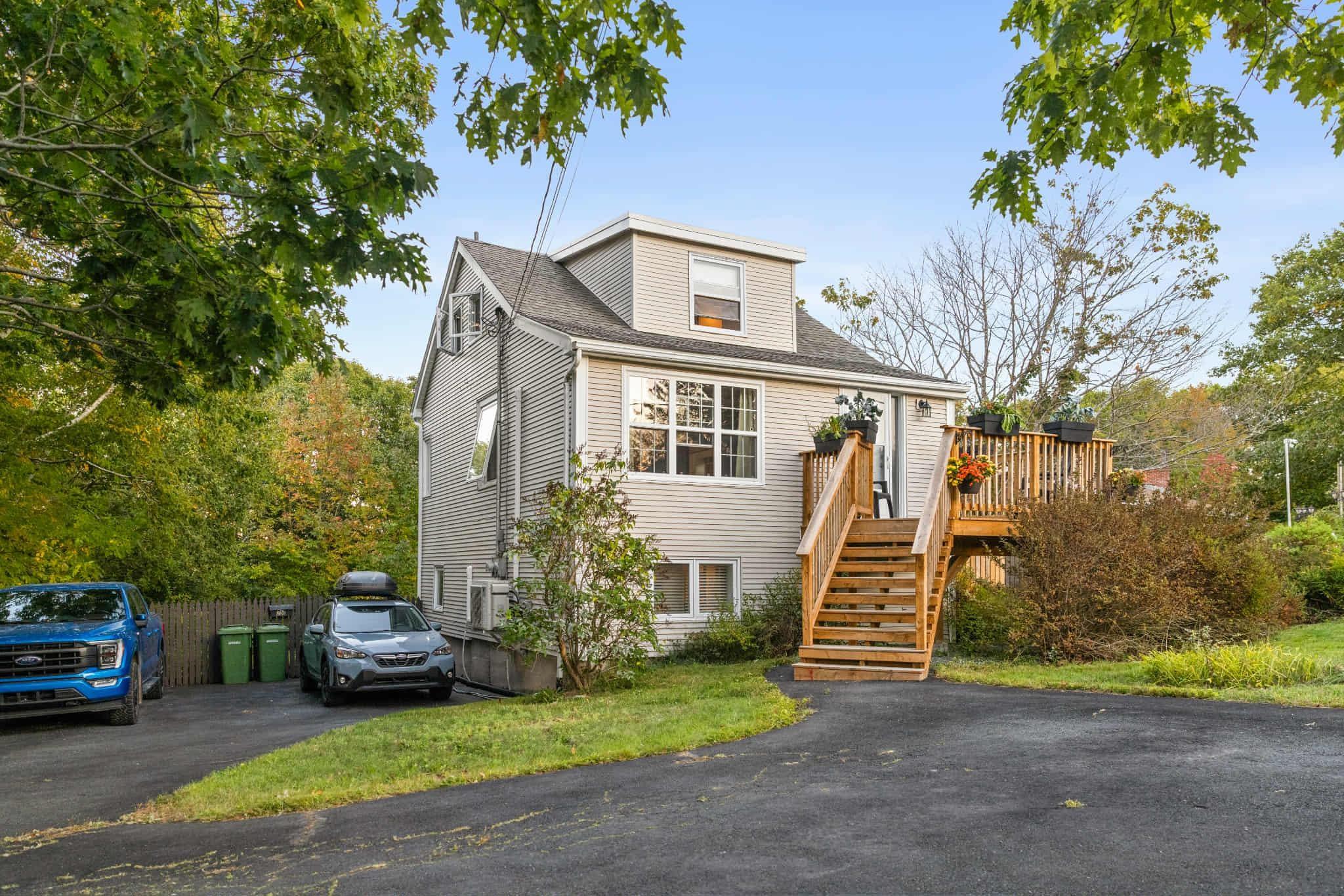 25 Joyce Avenue photo #2