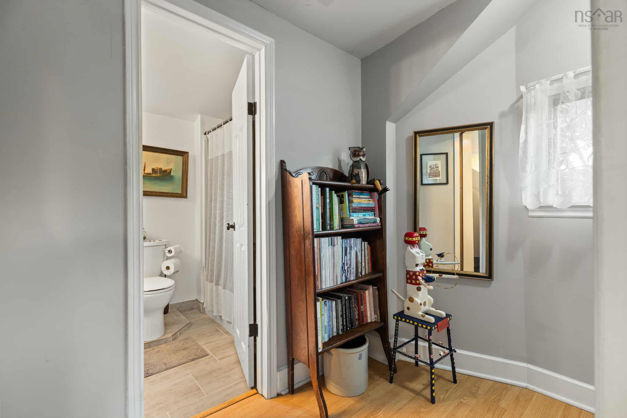 25 Joyce Avenue photo #12