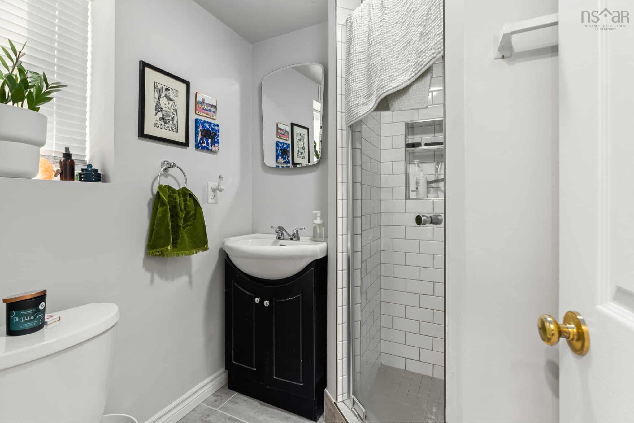 25 Joyce Avenue photo #19