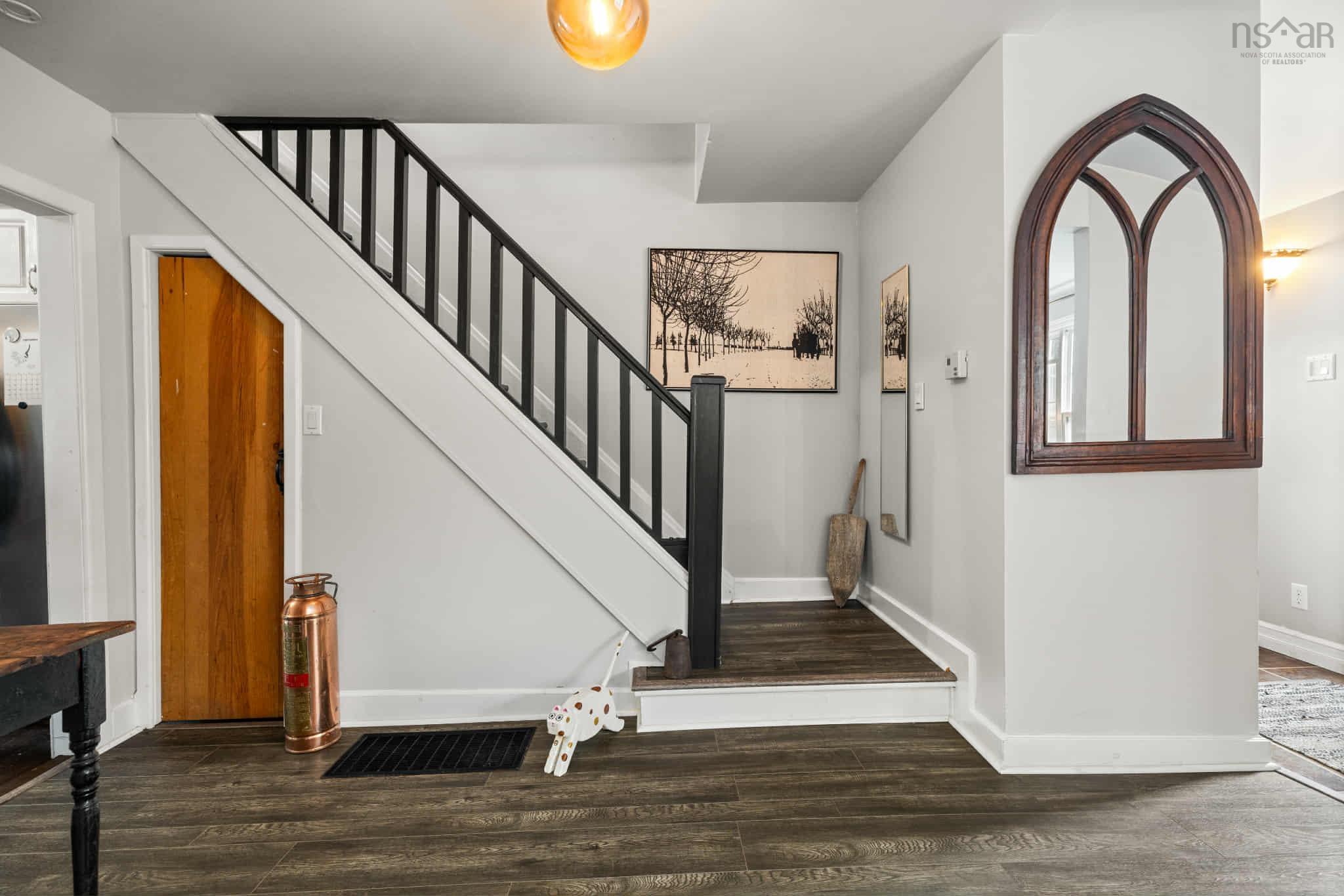 25 Joyce Avenue photo #3