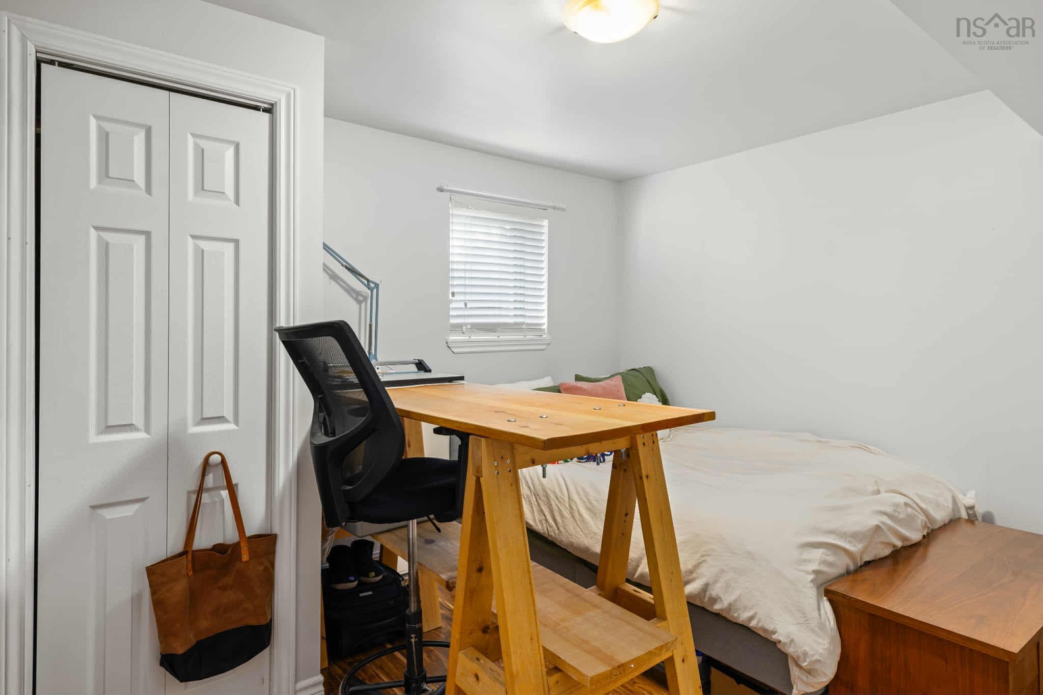 25 Joyce Avenue photo #22