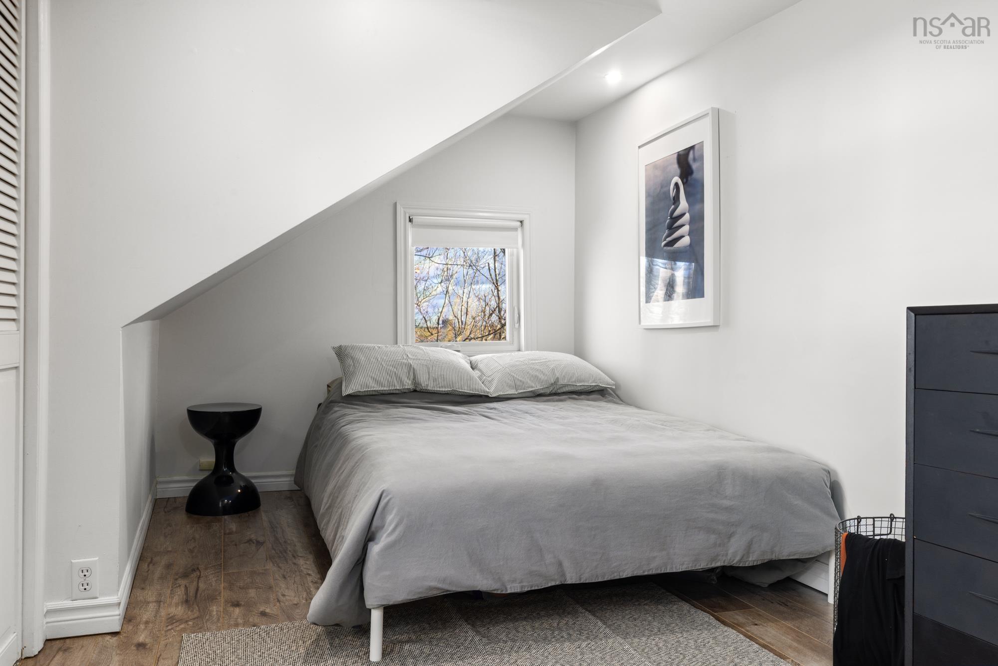 25 Joyce Avenue photo #24